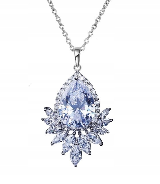 EKSKLUZYWNY NASZYJNIK, DIAMENTOWE CYRKONIE, PIĘKNY