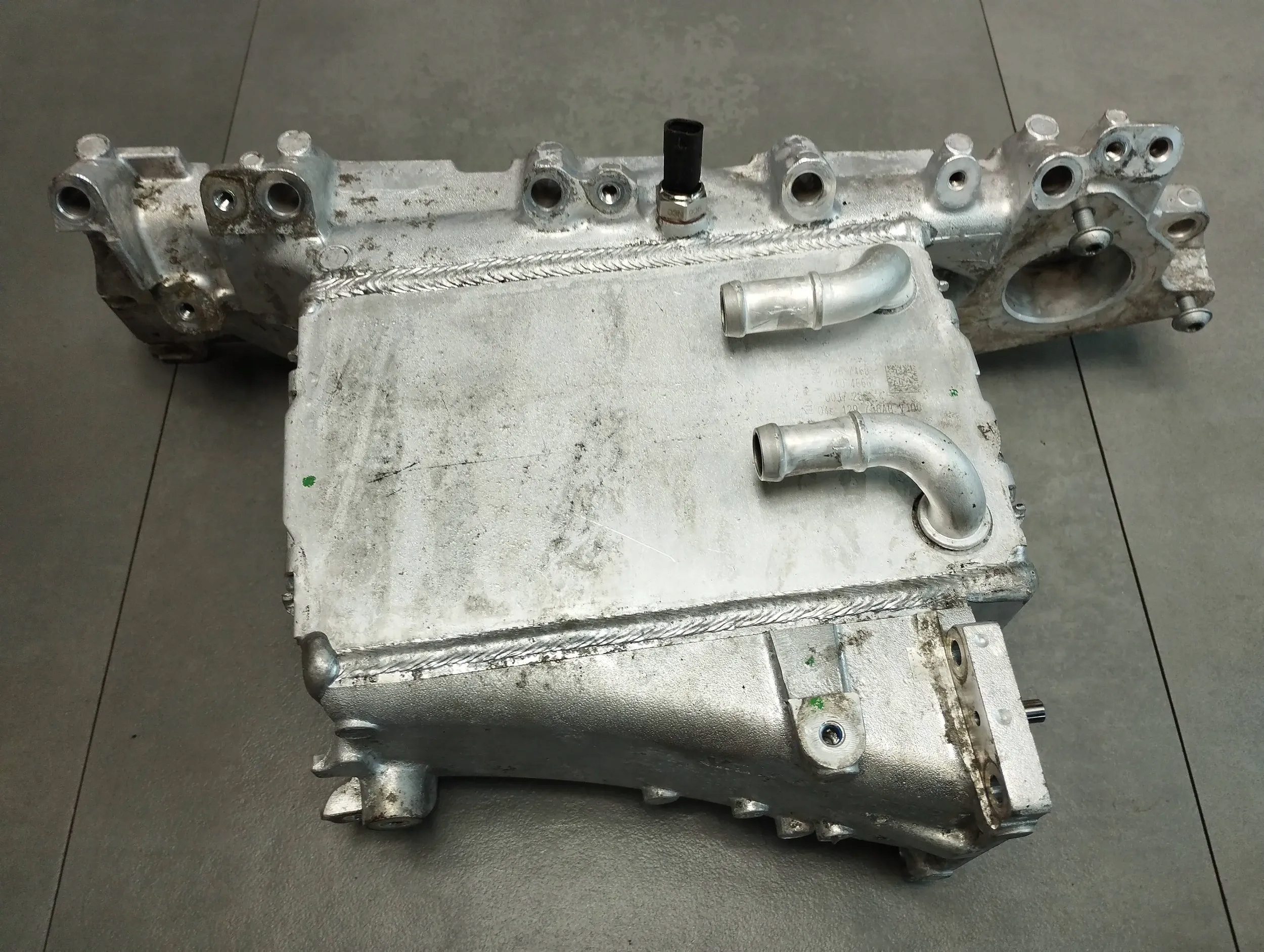 Audi A3 8V 1.6 TDI intake manifold 04L129766AB