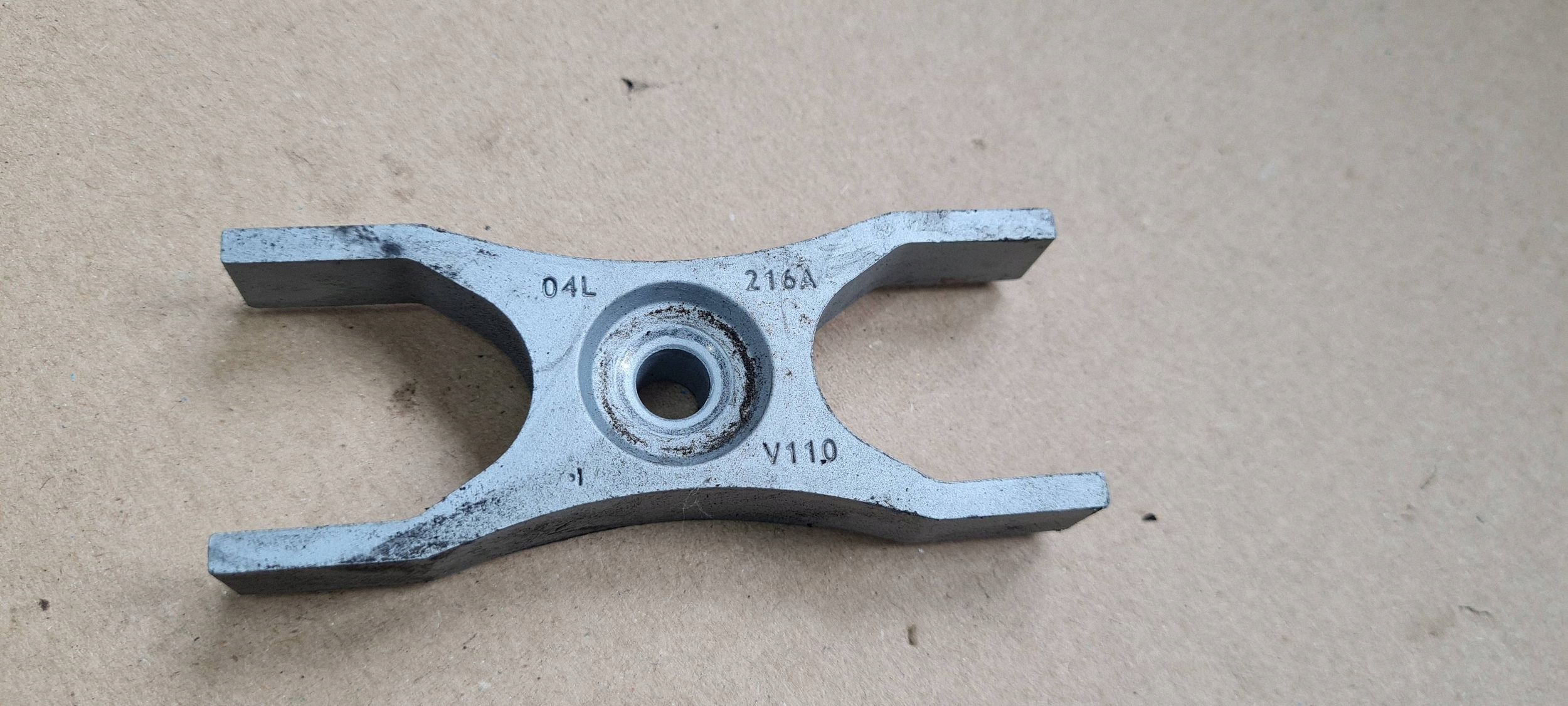A4 B9 8W Halter Halter Einspritzdüse 2.0 TDI 04L216A A5 8W A6 Q5