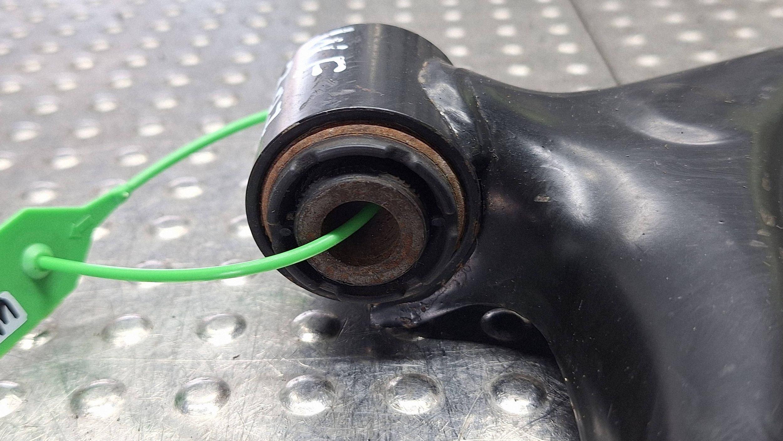 arm right front H1BC-3042R FORD FIESTA MK8