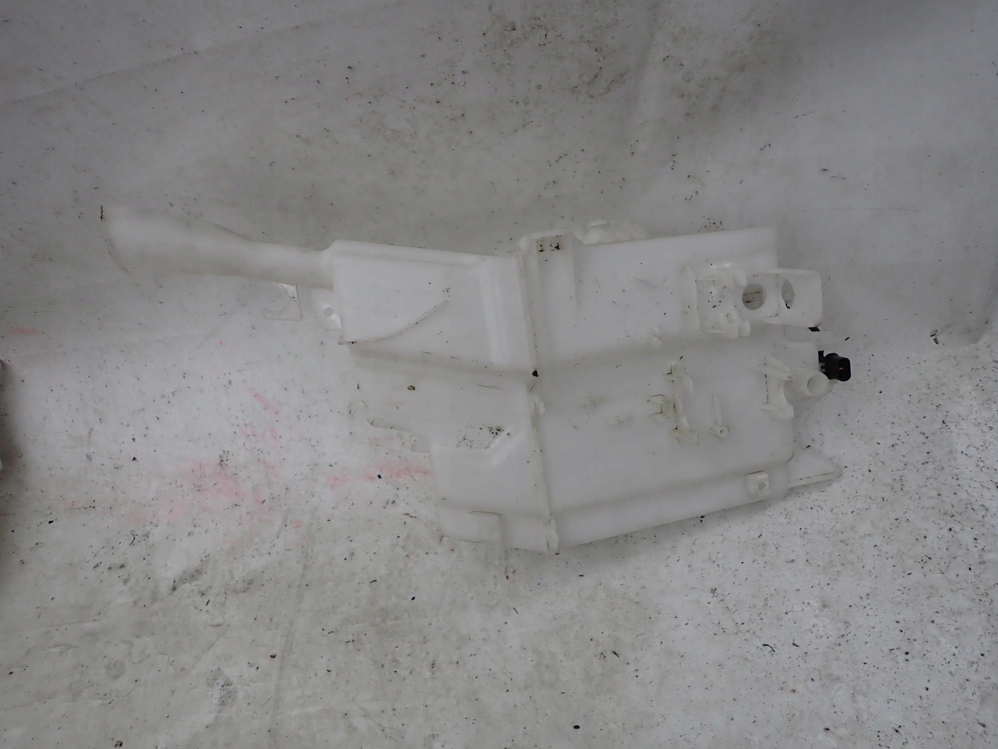 HYUNDAI TUCSON III 3 15-20 Behälter Spritzdüse