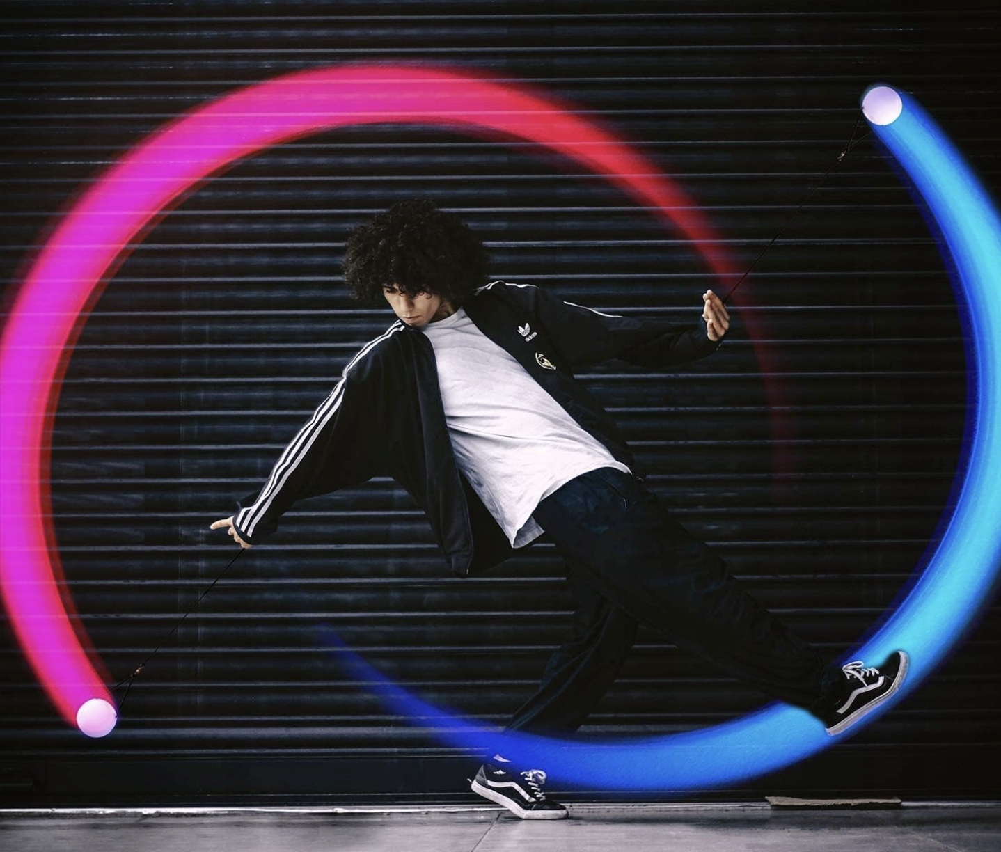 ŚWIECĄCE KULE LIGHT POI WIELOBARWNE LED x2 Kolor wielokolorowy