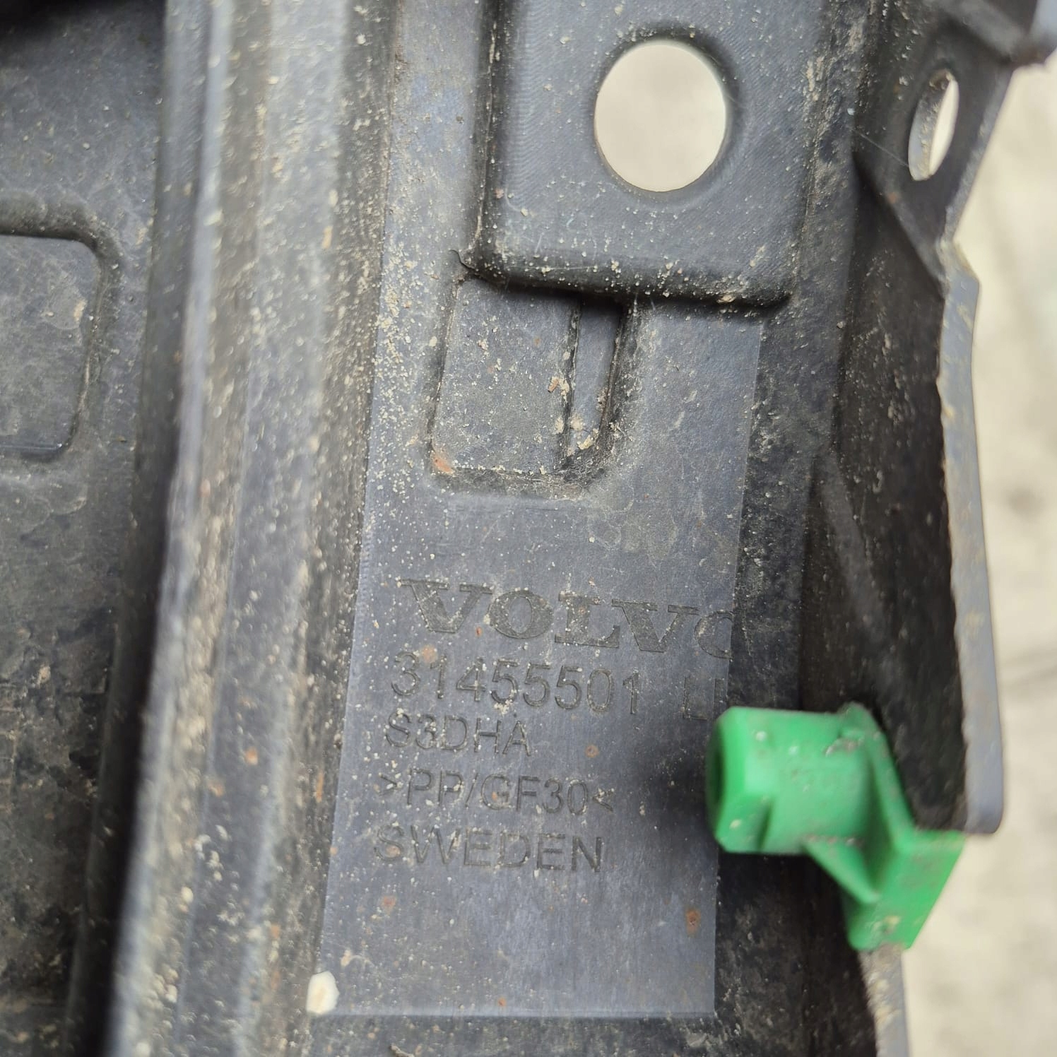 VOLVO V60 II 2 18-> holder support left rear part rear