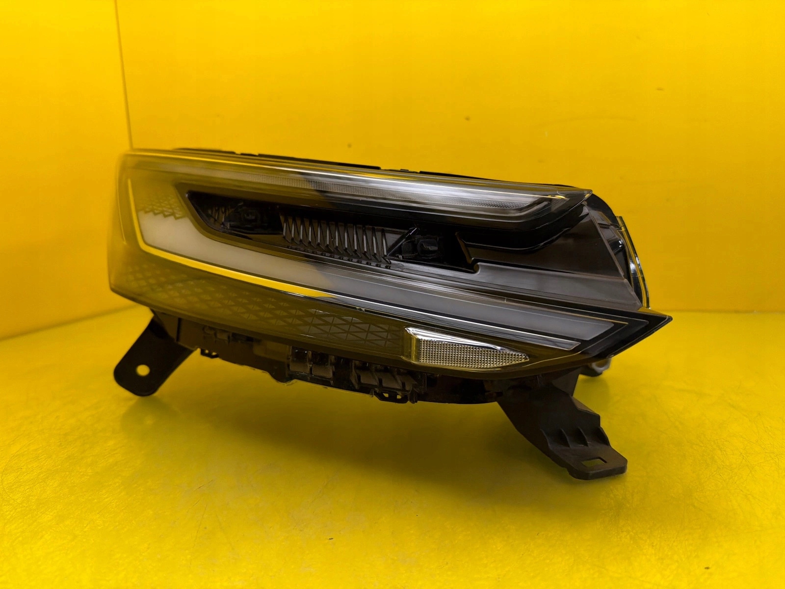 light right front MG Marvel R EV 21- Full Led