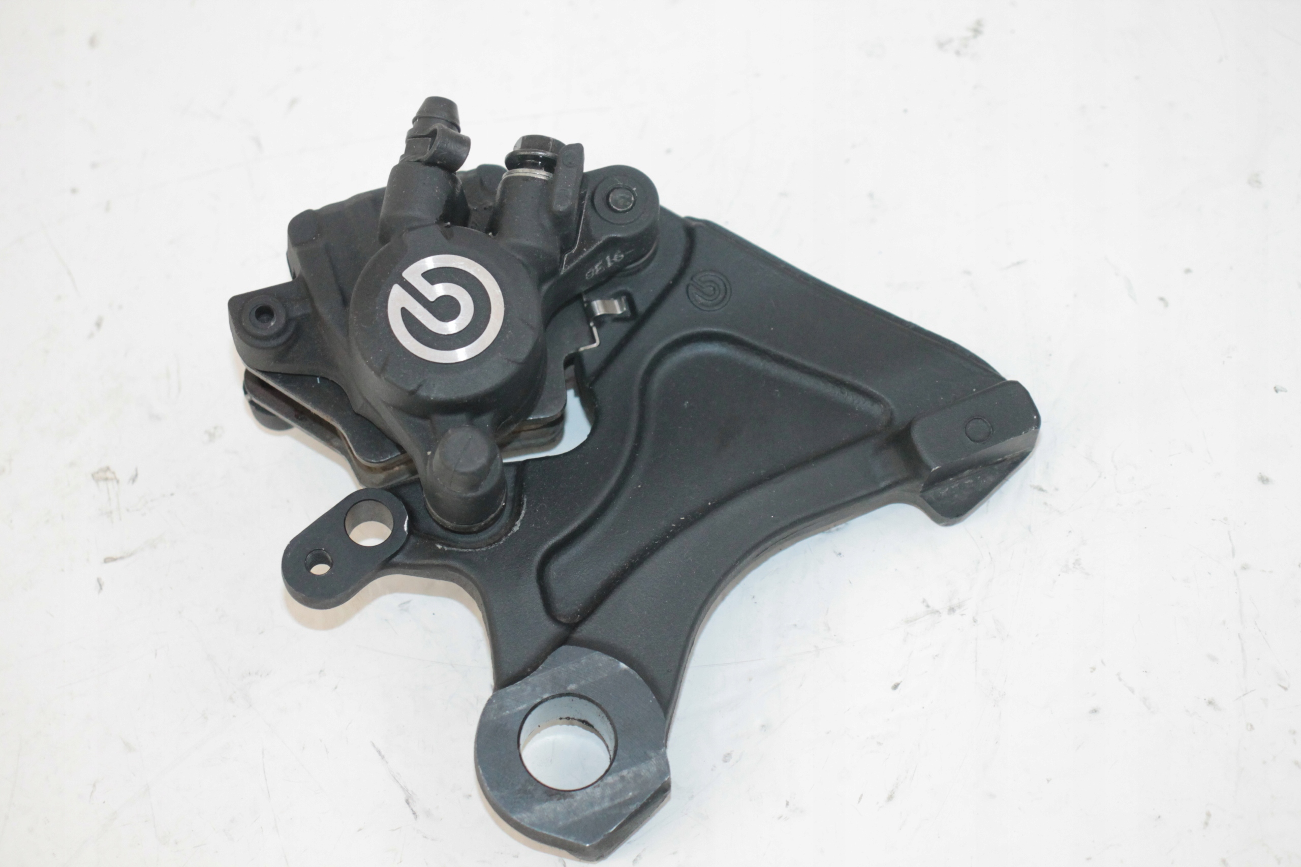 TRIUMPH STREET TRIPLE RS 765 ZACISK HAMULCOWY TYŁ