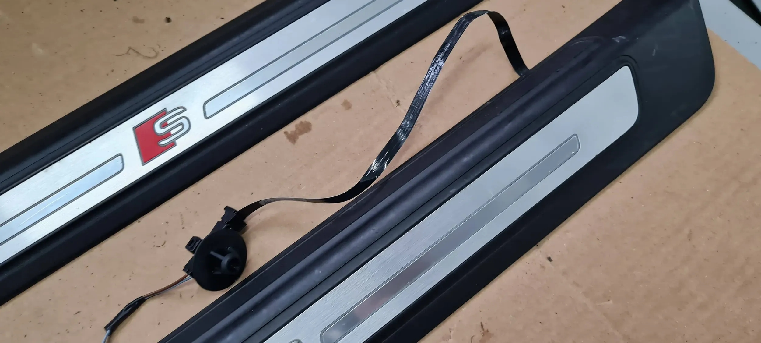 Q5 80A moulding mouldings threshold front PODSWIETLANE left right