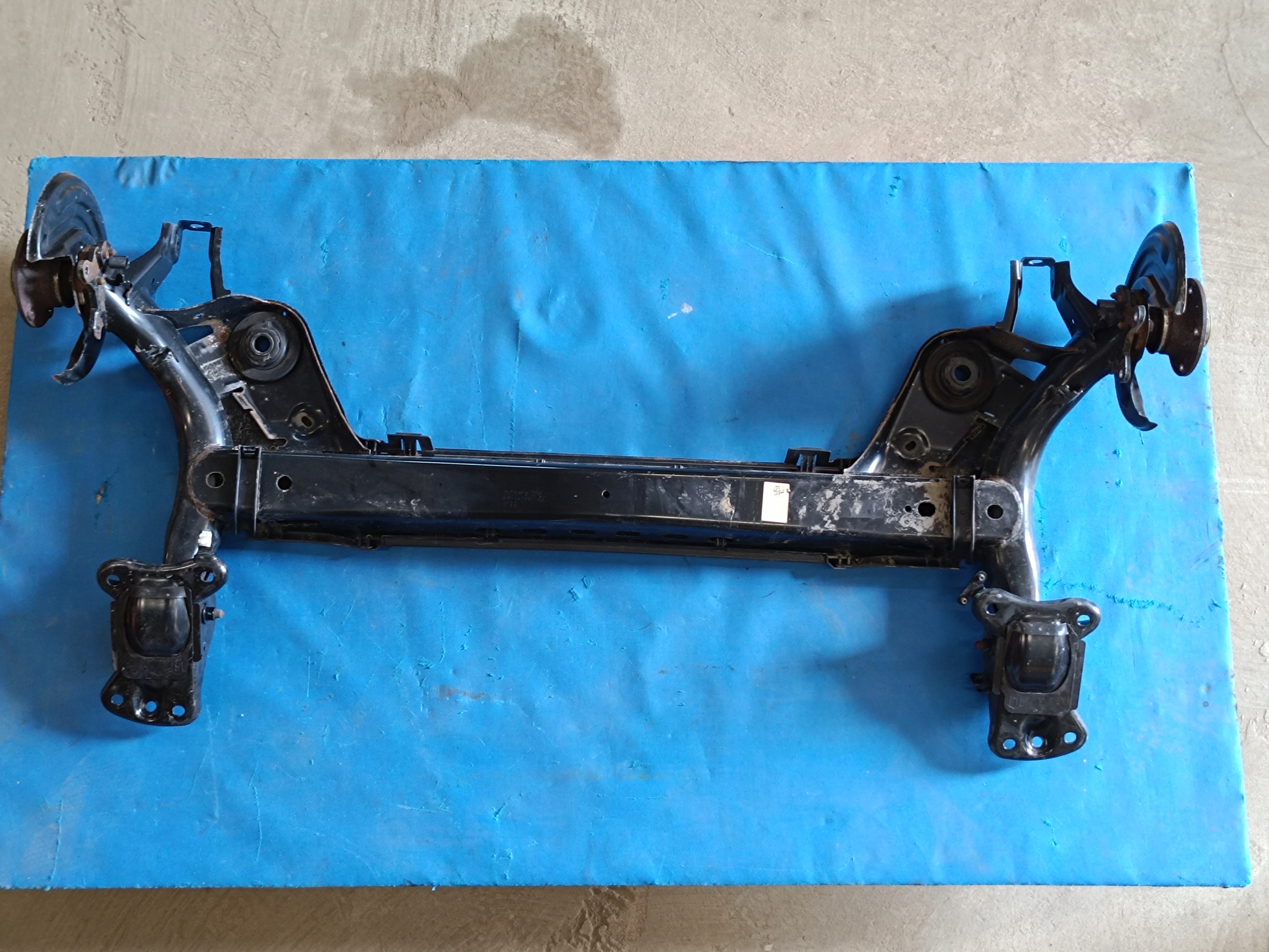 SKODA OCTAVIA IV 1,5 TSI 110KW 2023 R BELKA ZAWIESZENIA TYŁ 5Q0501049BL