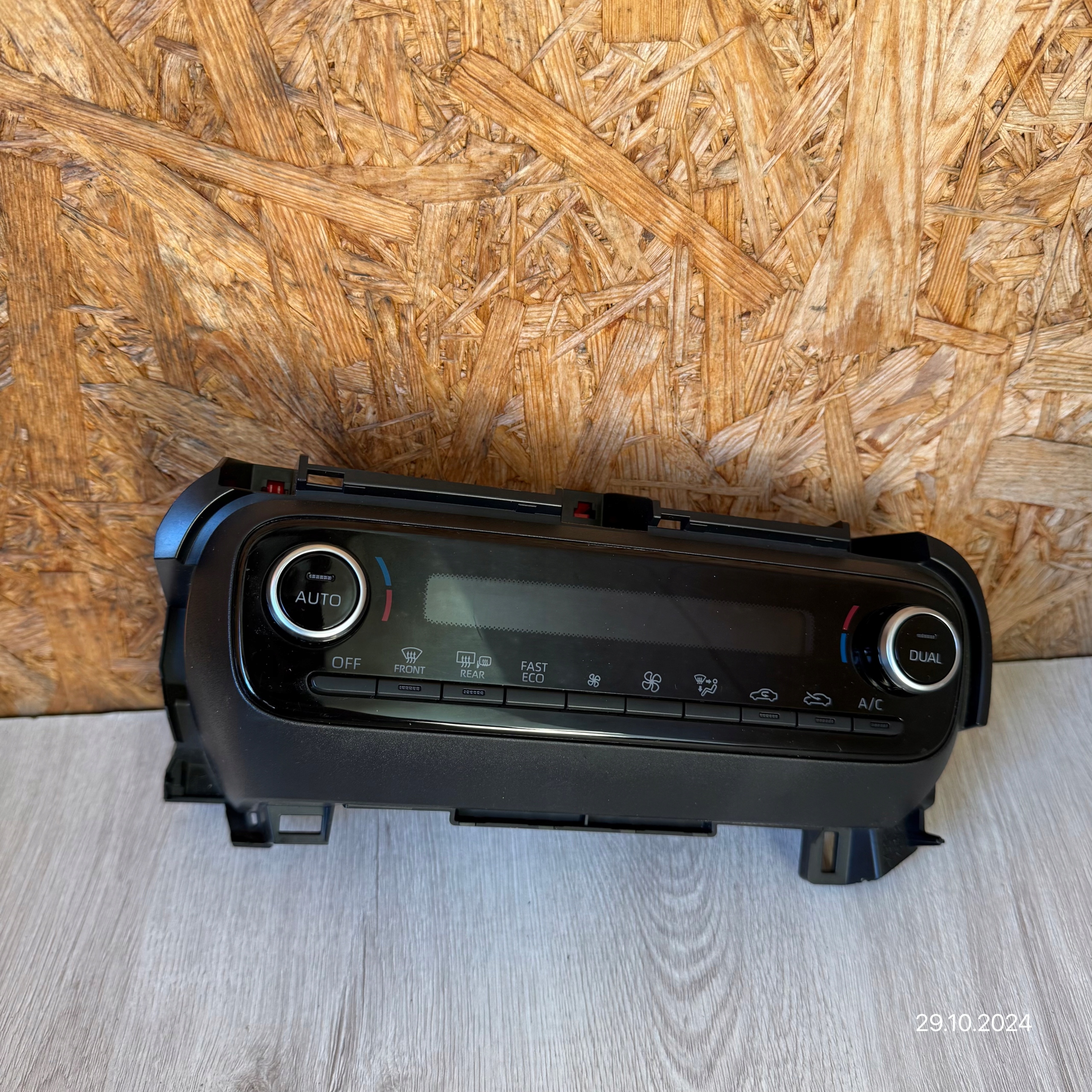 commande de climatisation TOYOTA YARIS IV 2023 année 55900-K0070
