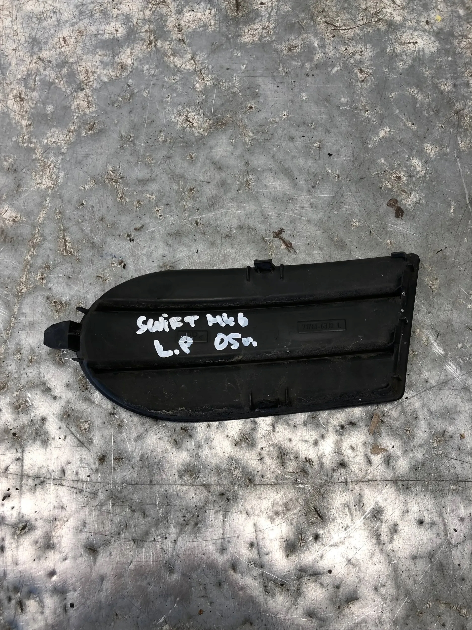 spoiler of a bumper left front SUZUKI SWIFT MK6 71761-63J0