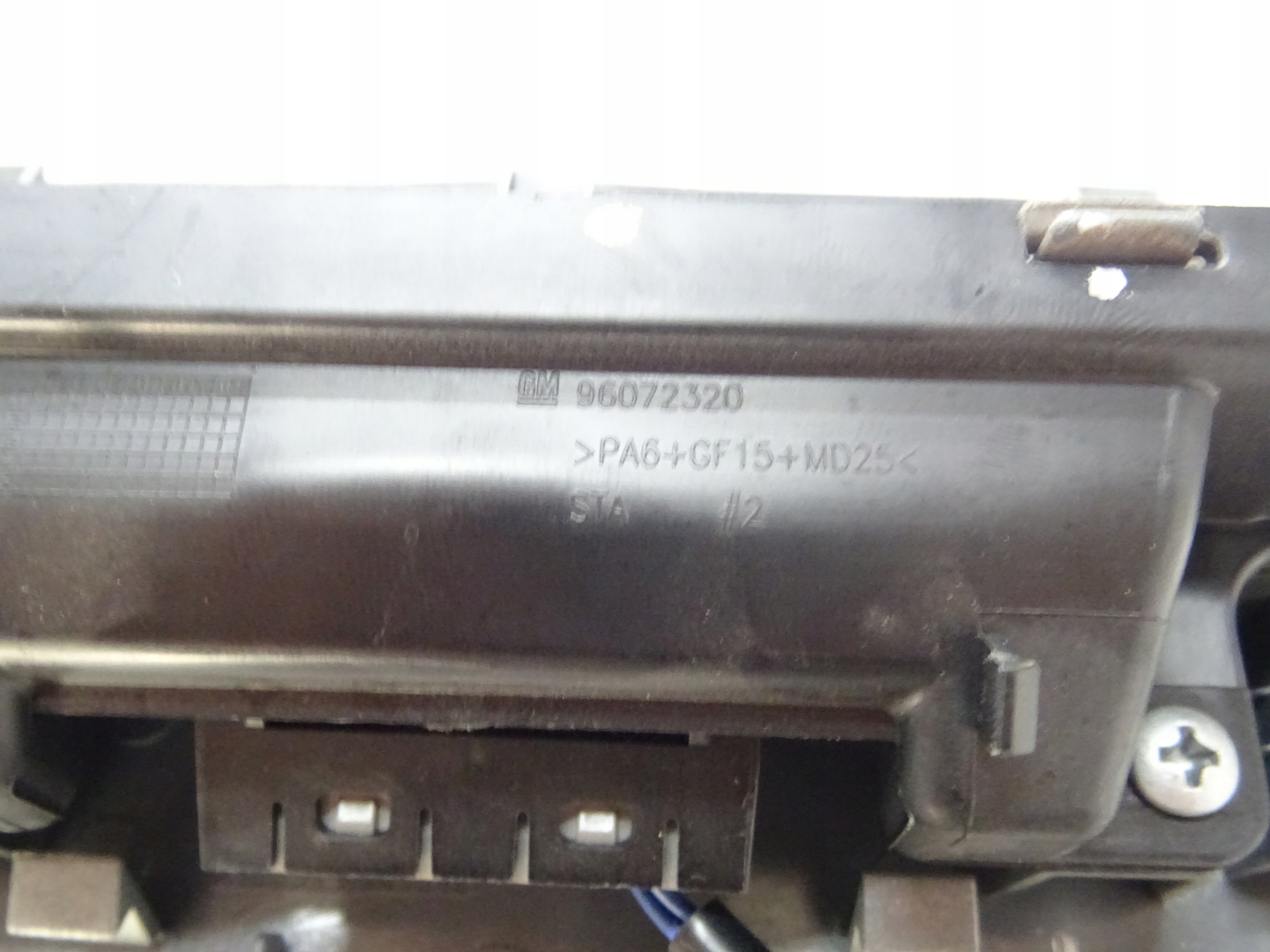 CHEVROLET CRUZE PRZYCISK KLAMKA KLAPY BAGAŻNIKA HB Producent części Chevrolet OE