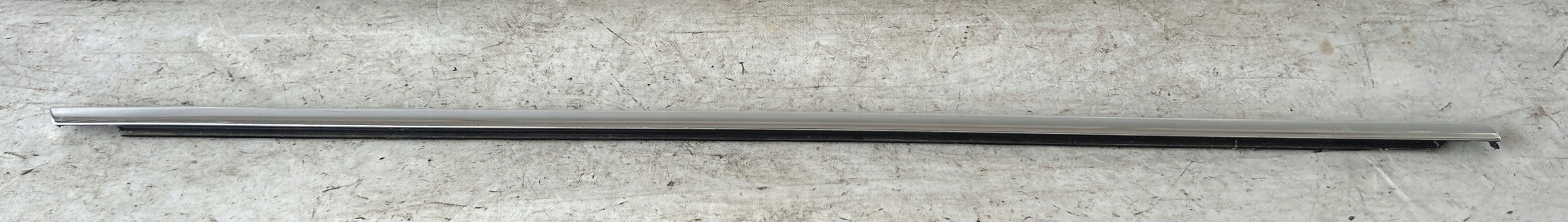 moulding dust right rear part INSIGNIA A 13228113