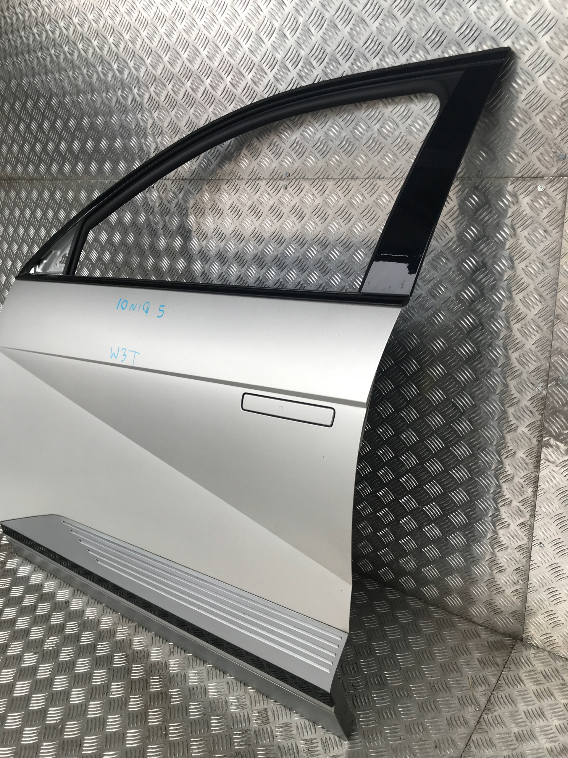 HYUNDAI IONIQ 5 DRZWI PRZEDNIE PRZÓD LEWE KPL W3T Strona zabudowy przód - lewa