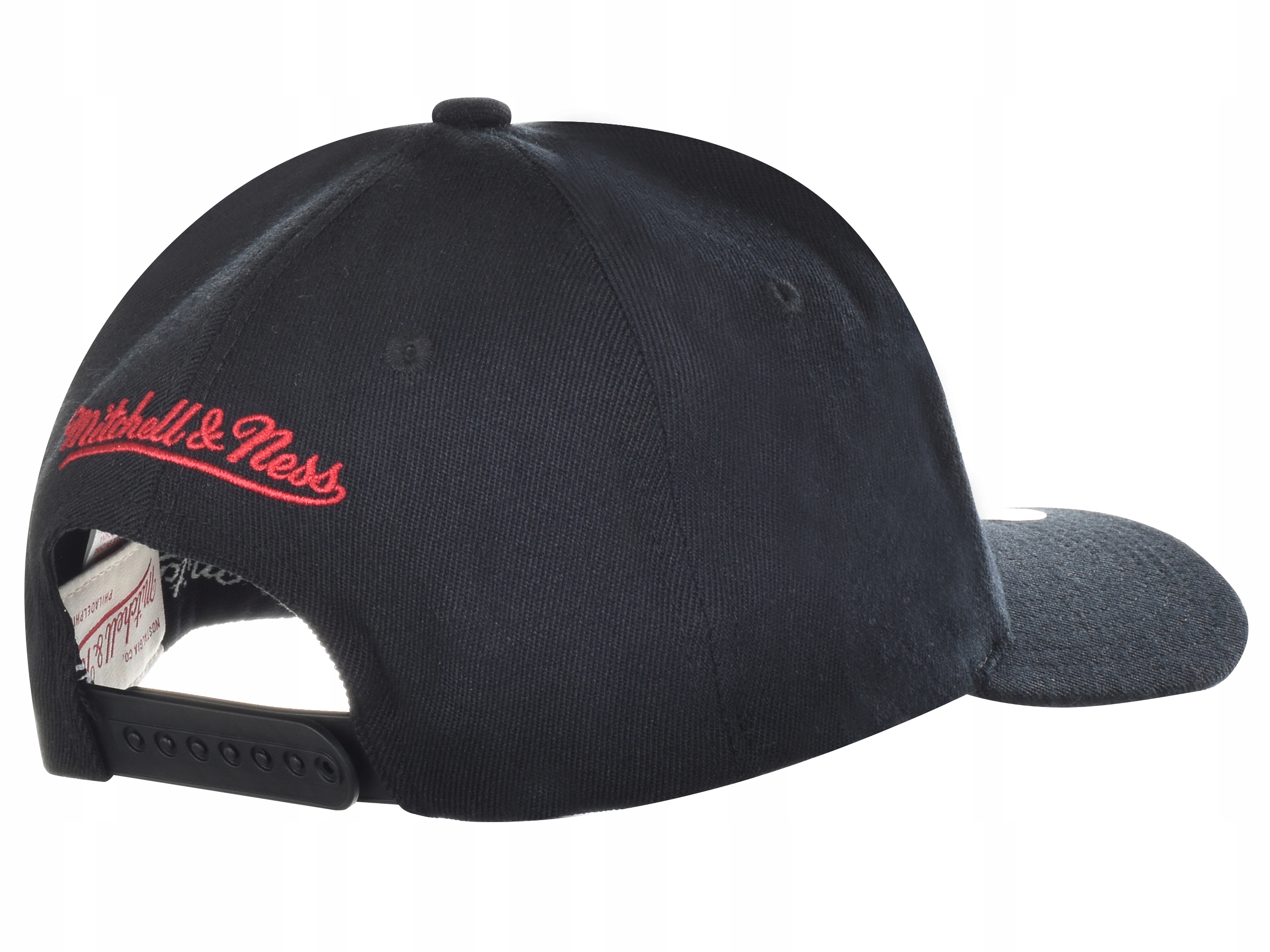 CZAPKA Z DASZKIEM Chicago Bulls Mitchel & Ness Kolor czarny