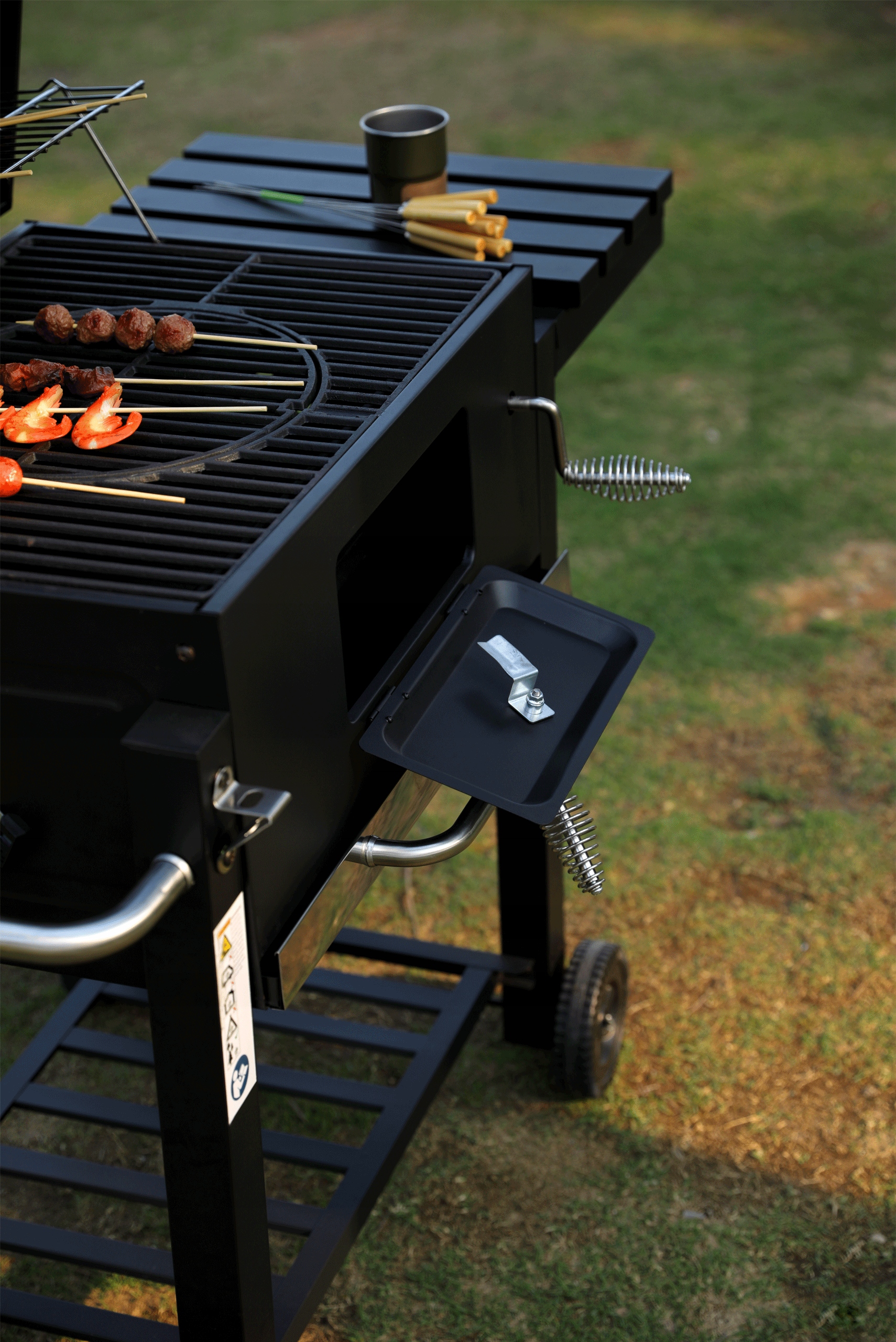 GRILL WĘGLOWY OGRODOWY DUŻY RUSZT ŻELIWNY POPIELNIK MAJESTAT+MATA PRIMAVEO Materiał metal