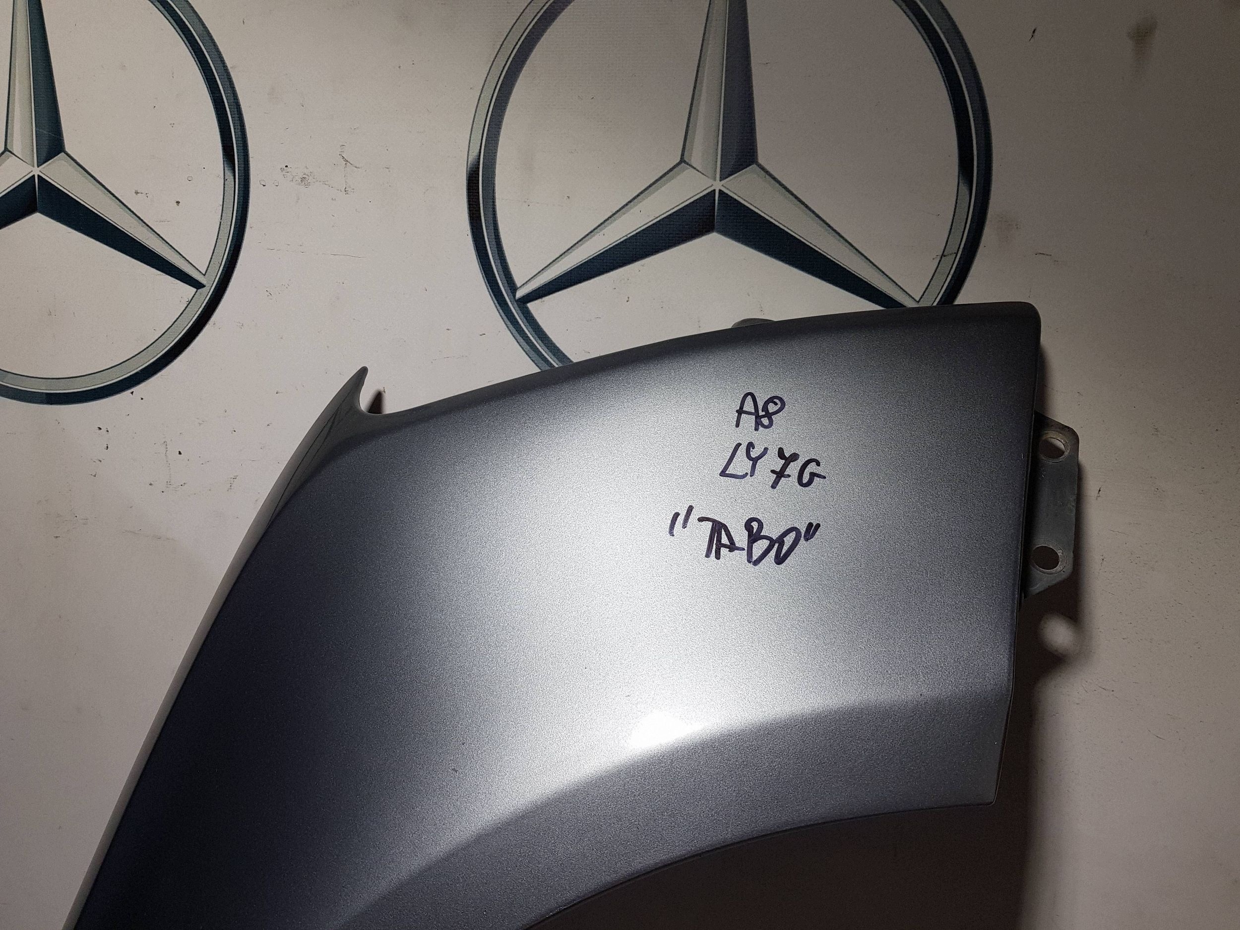 fender front front right Audi A8 D4 4H LY7G