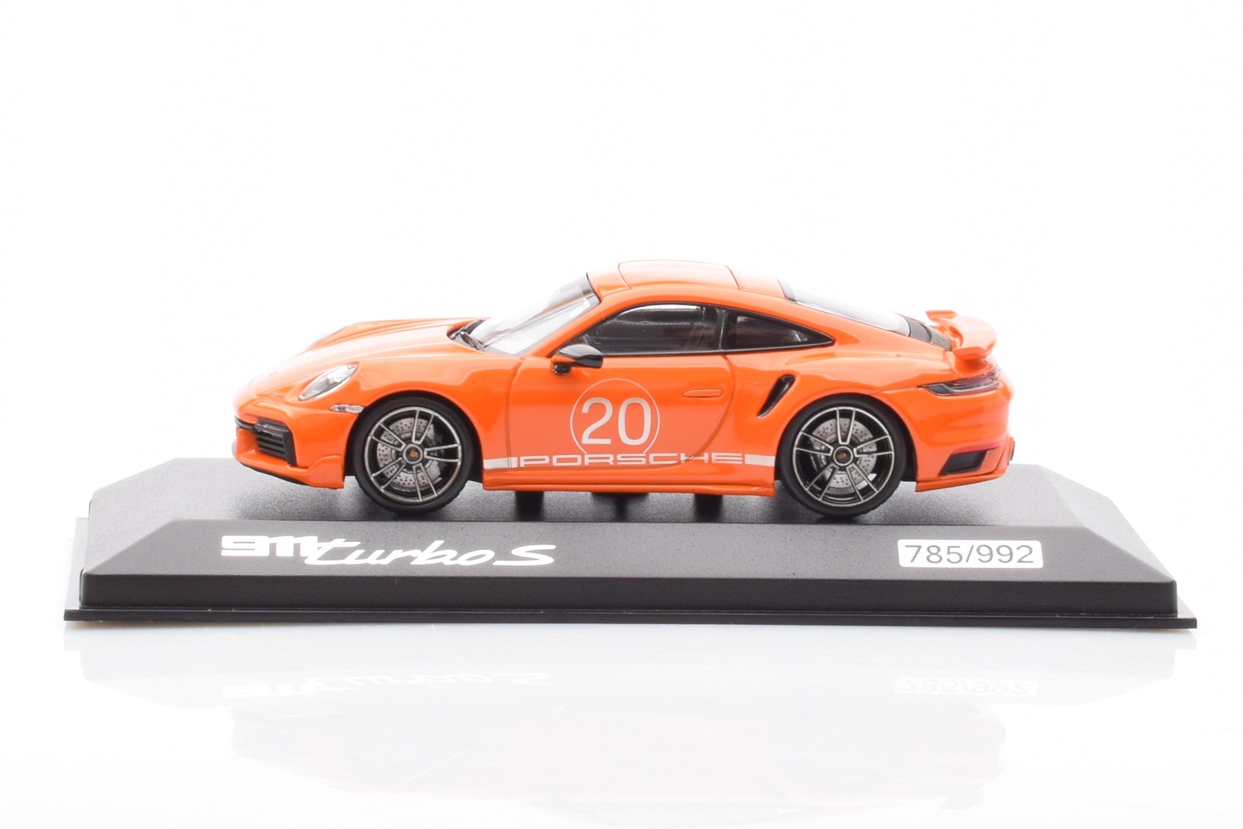 Porsche 911 992 Turbo S Gulf Orange Minichamps 1/43
