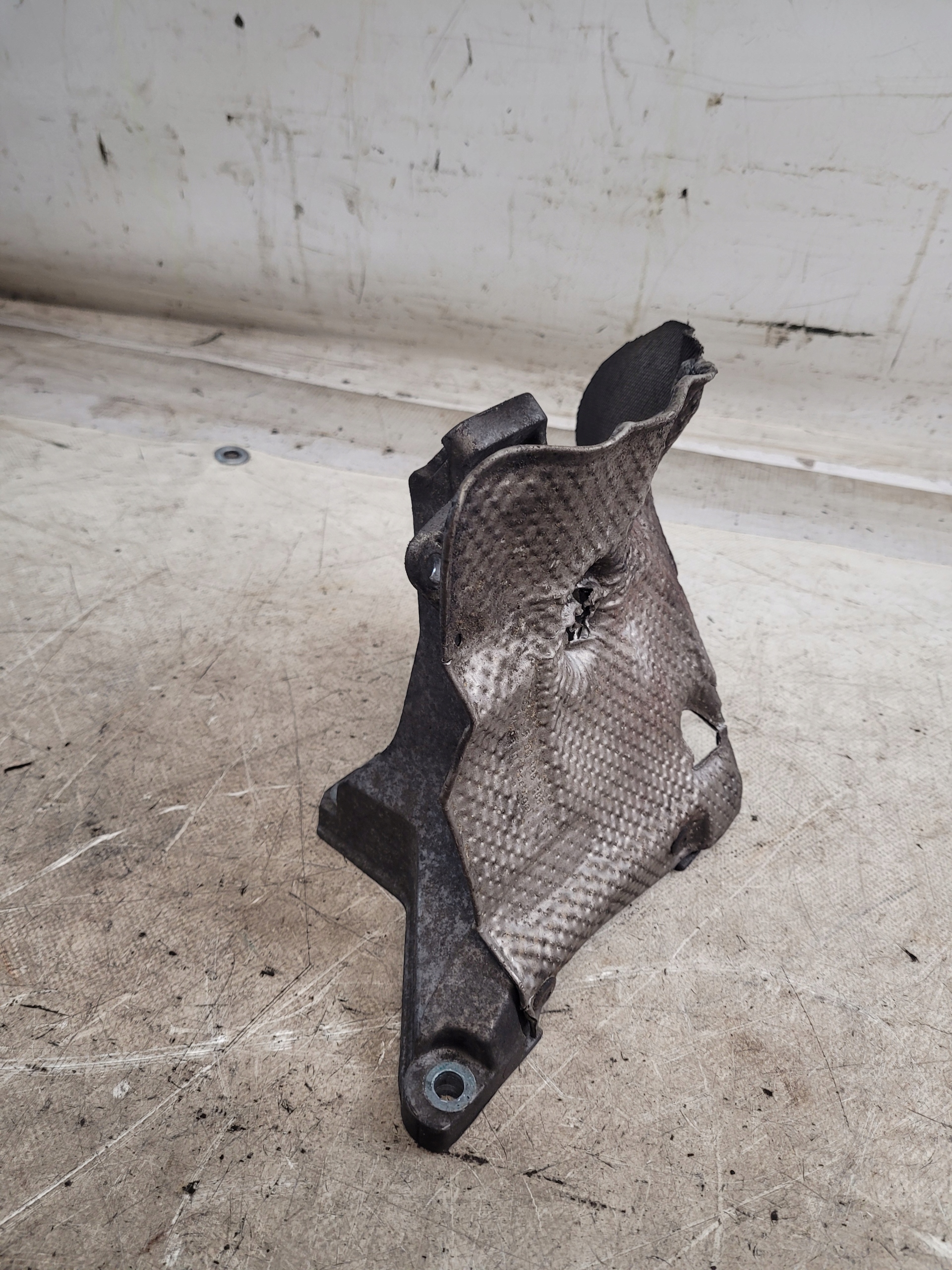 holder engine mount OE 8D0199388G AUDI A4 B6 2.0B ALT 02r.