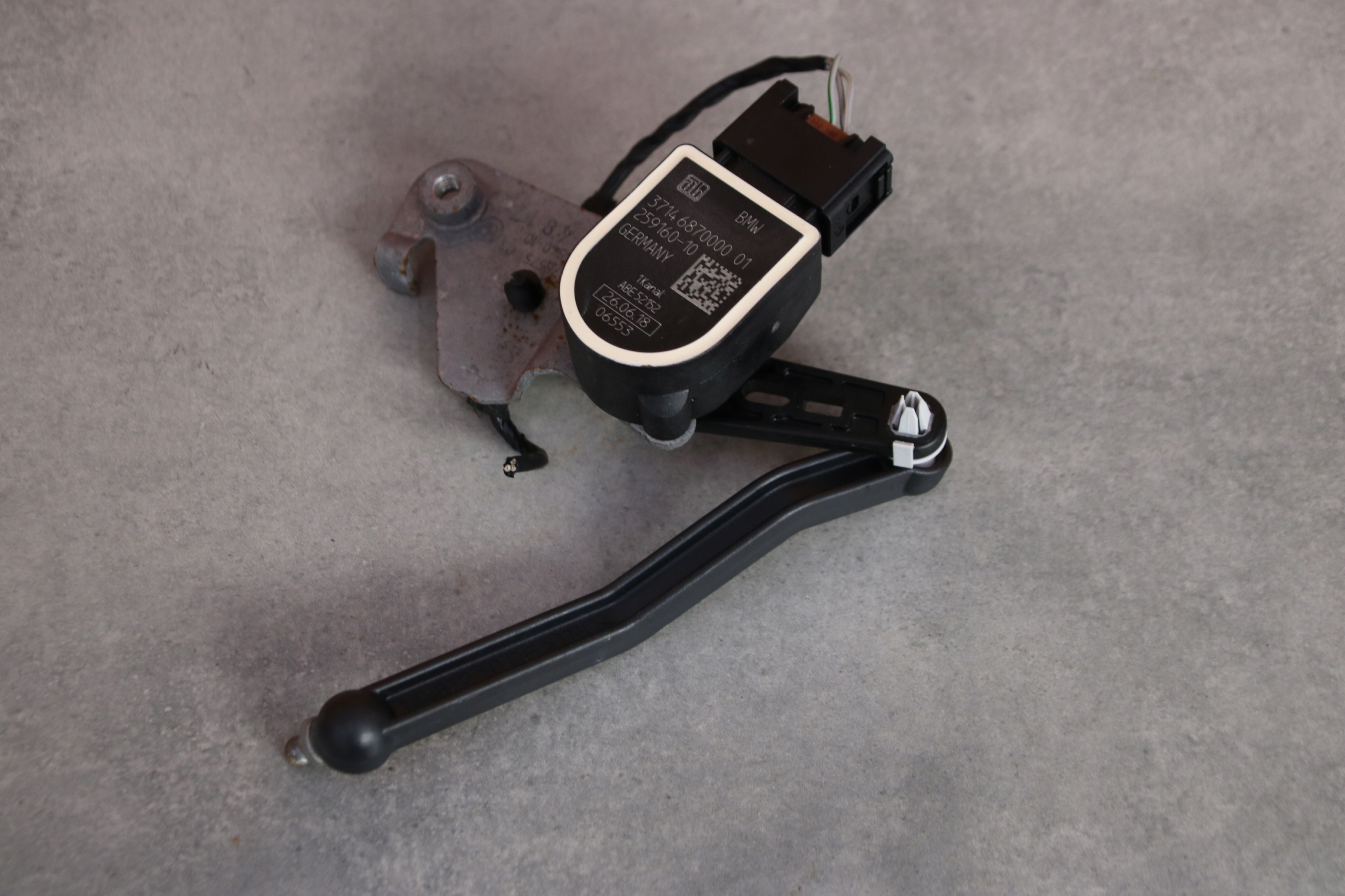 BMW G20 G21 G22 G23 sensor levelling of the lights left front 6870000