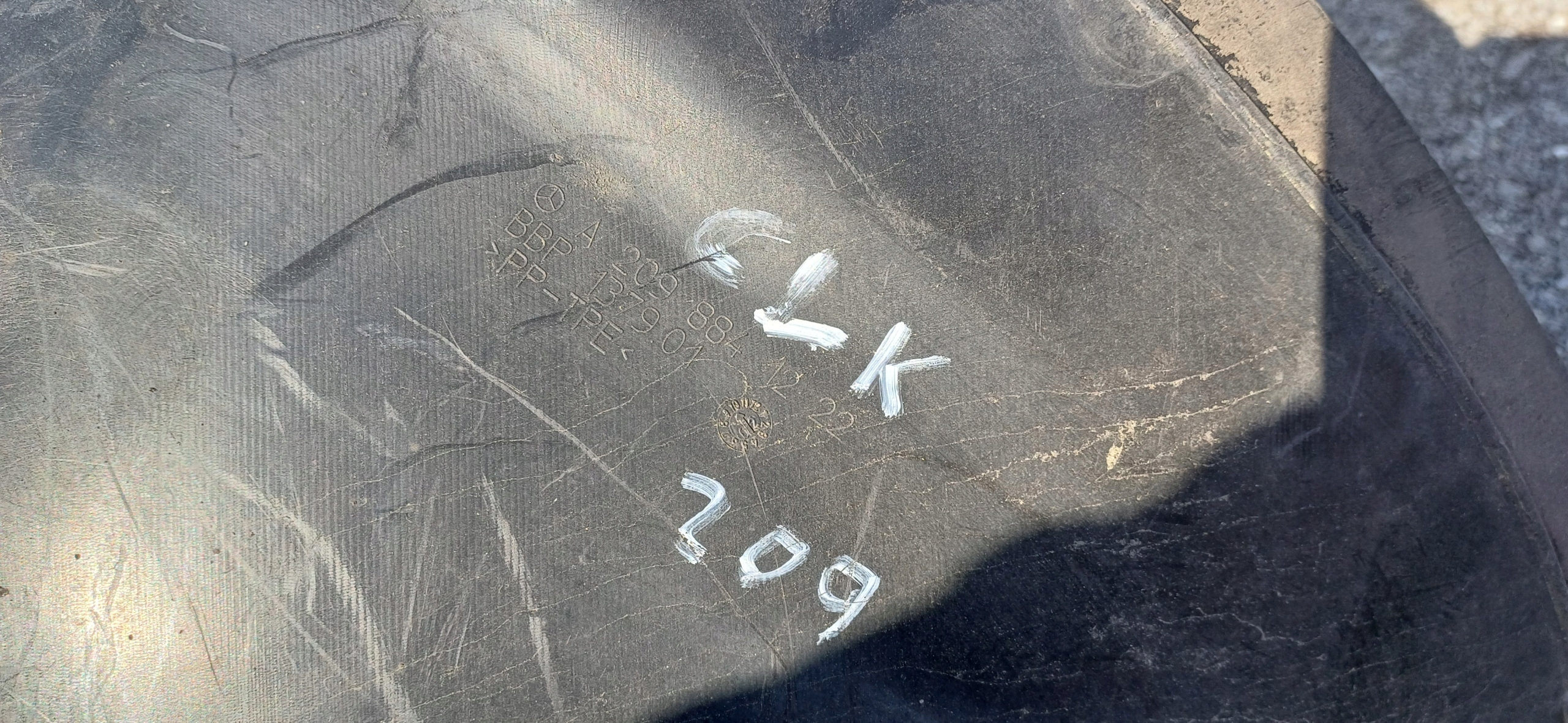 MERCEDES W209 podblatník levý předek a2098841222