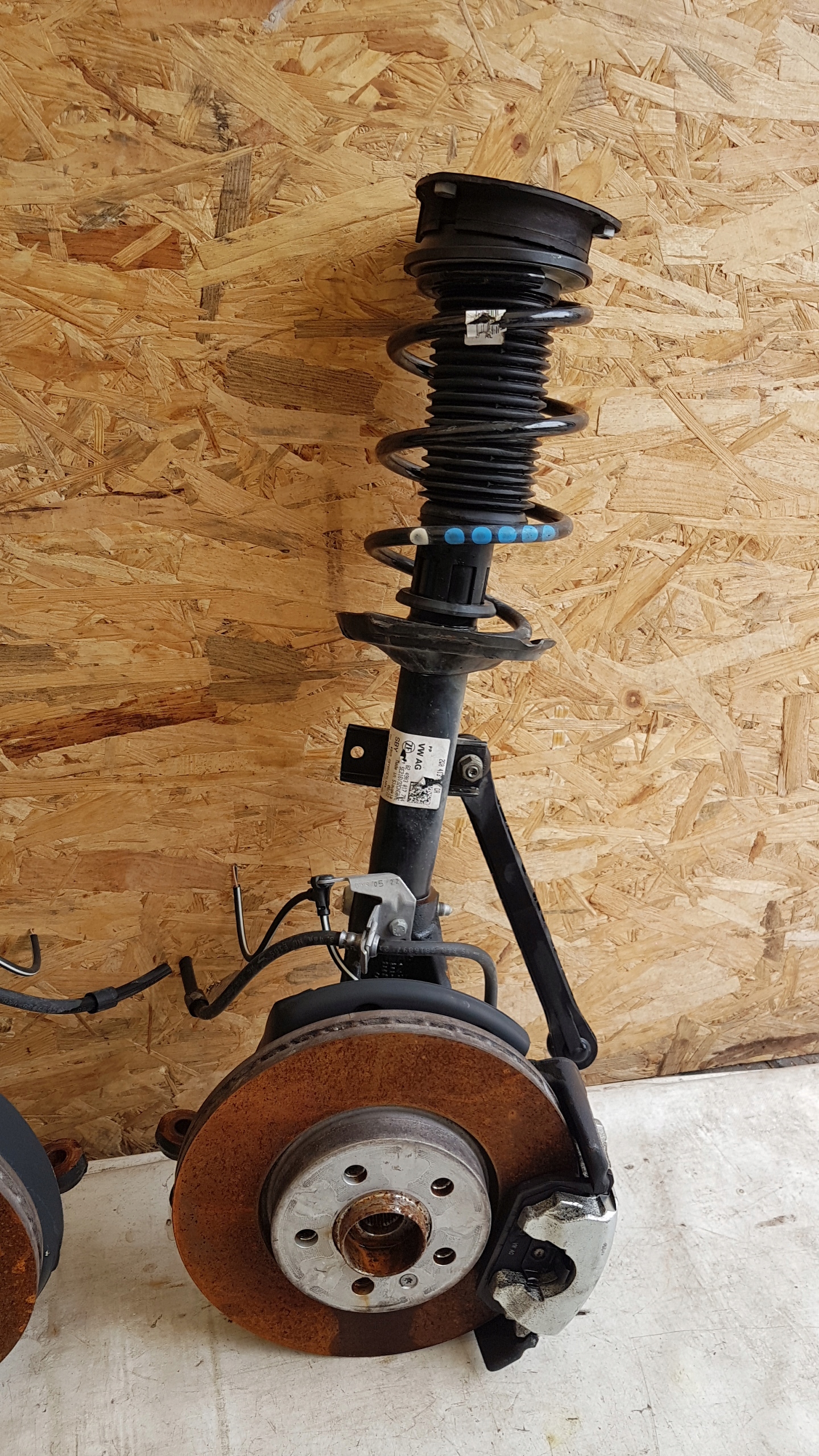 SEAT АРОНАf9 РЕСТАЙЛІНГ ЦАПФА АМОРТИЗАТОР ПРАВИЙ