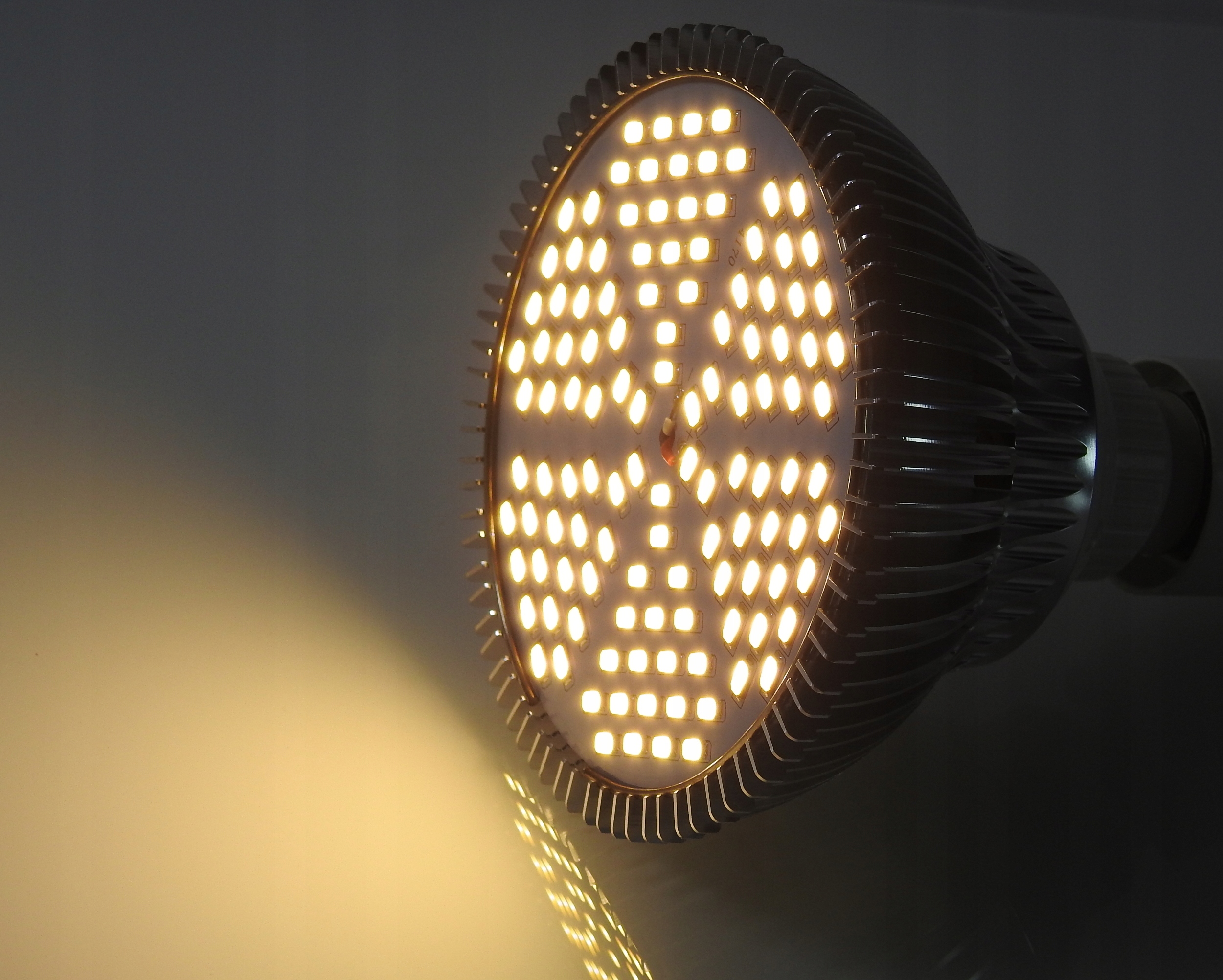 ŻARÓWKA DO ROŚLIN LED GROW BIAŁA FULL SPECTRUM 80W Marka Zeed