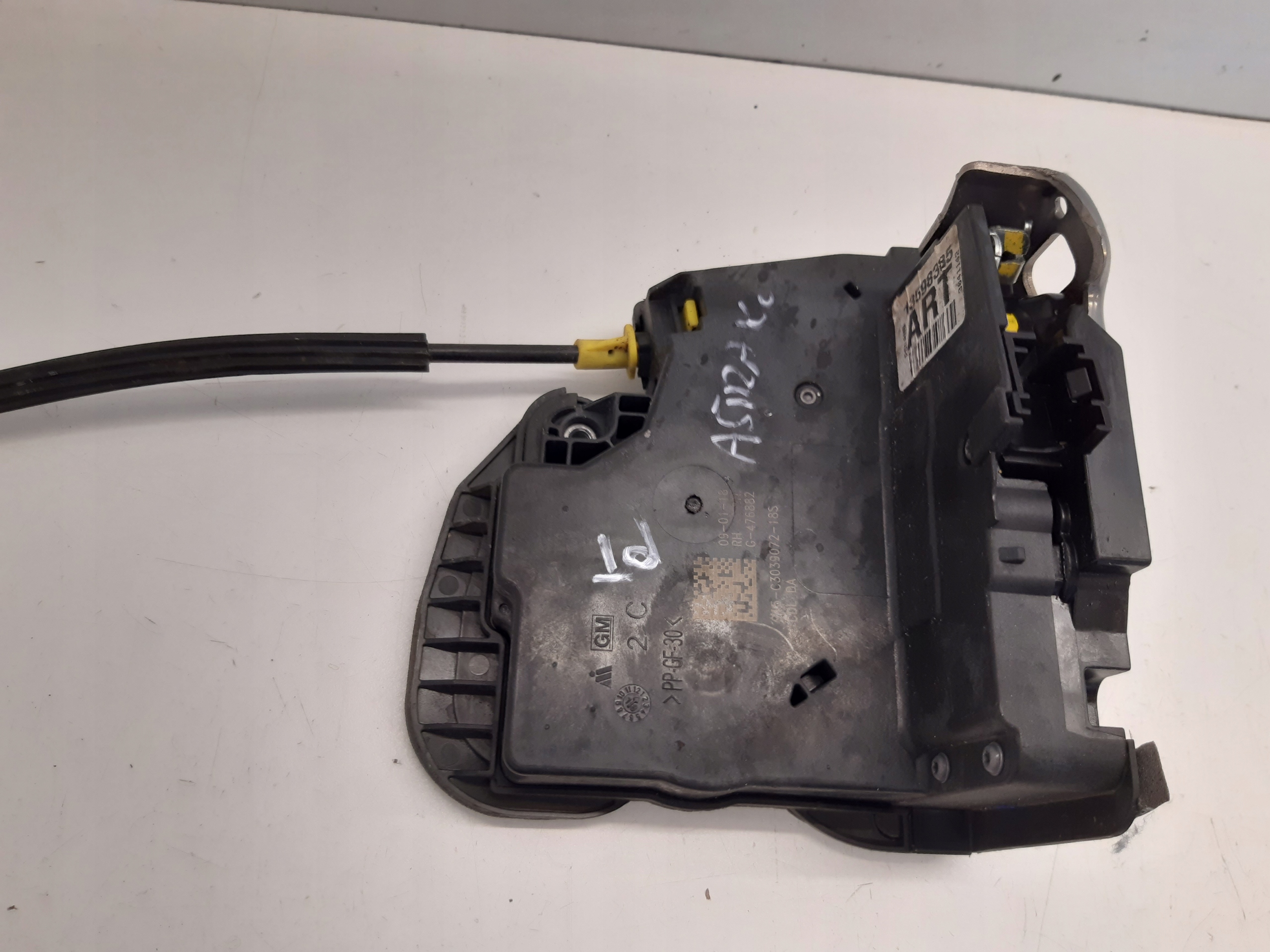 lock right rear part 13598385 Opel Astra J