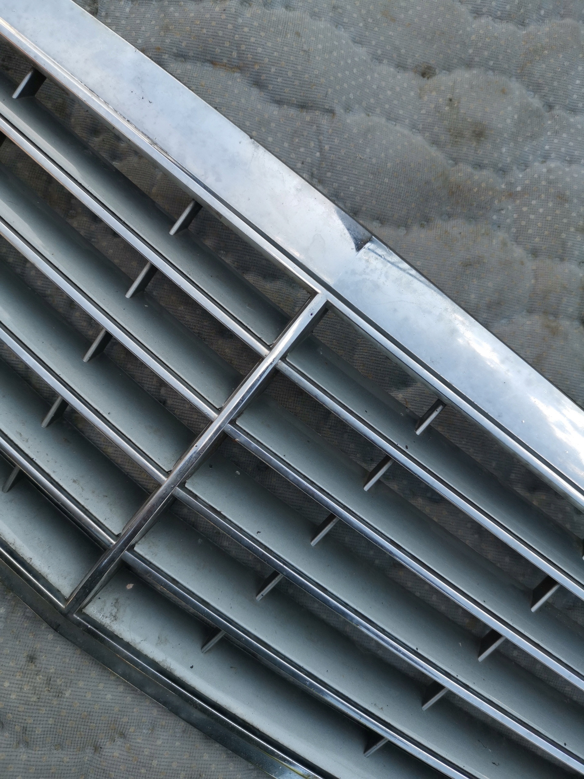 mercedes E-KLASA W211 before LIFT grille front CHROM A2118800383