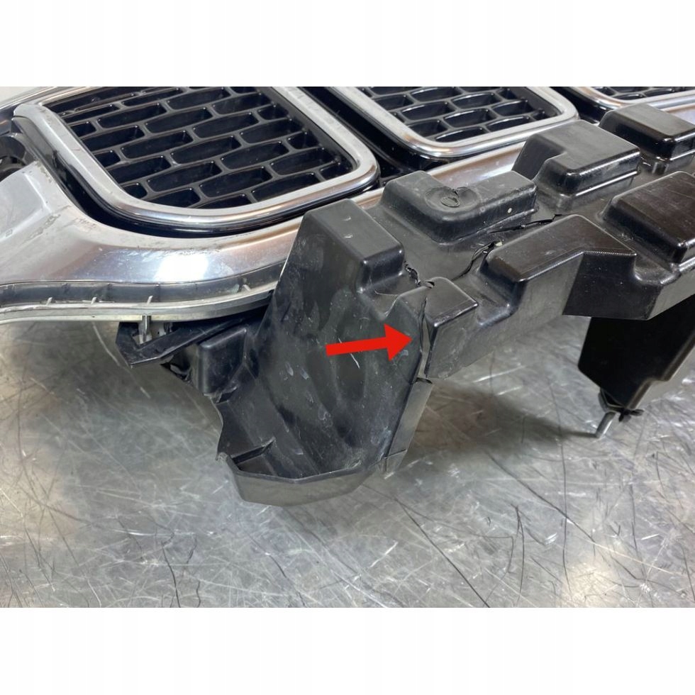 2022 Grand WAGONEER решетка радиатора) 6UF64SZLAB