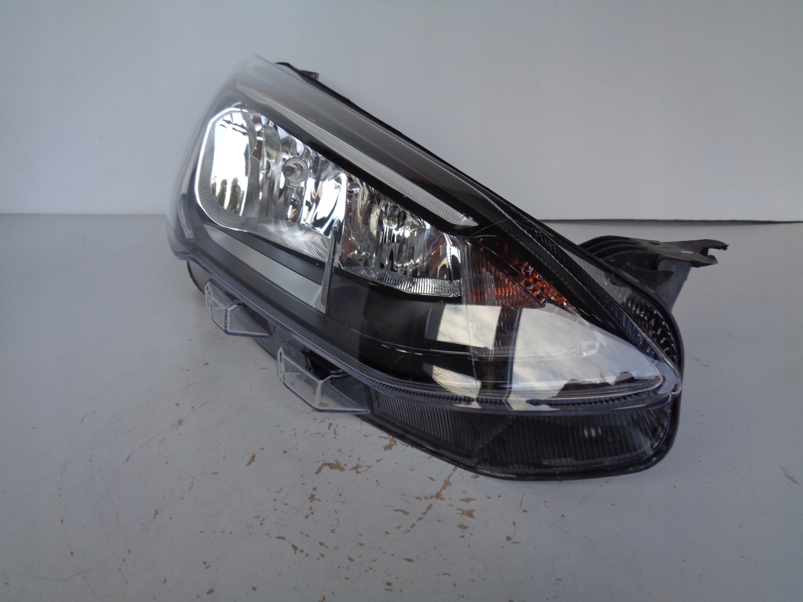 light right REFLEKTOR FORD FOCUS MK4 18- LED
