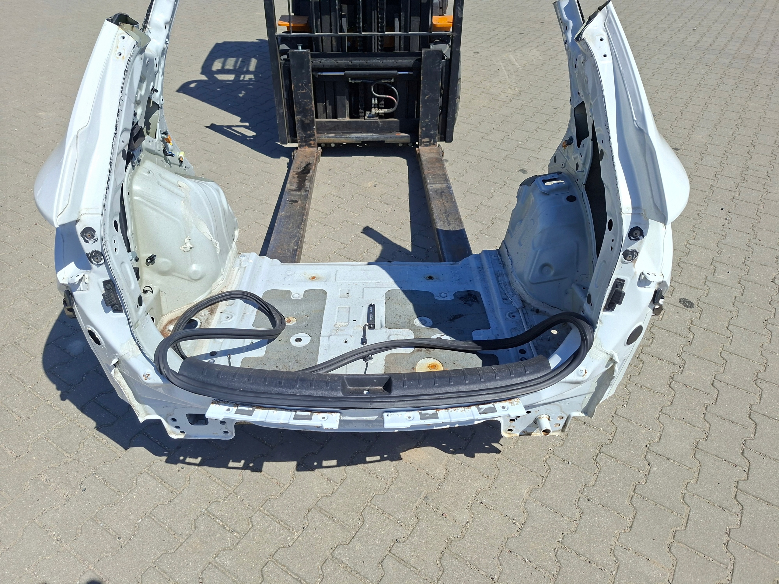 rear panel rear sump pillar rear. HYUNDAI SANTA FE III NCW