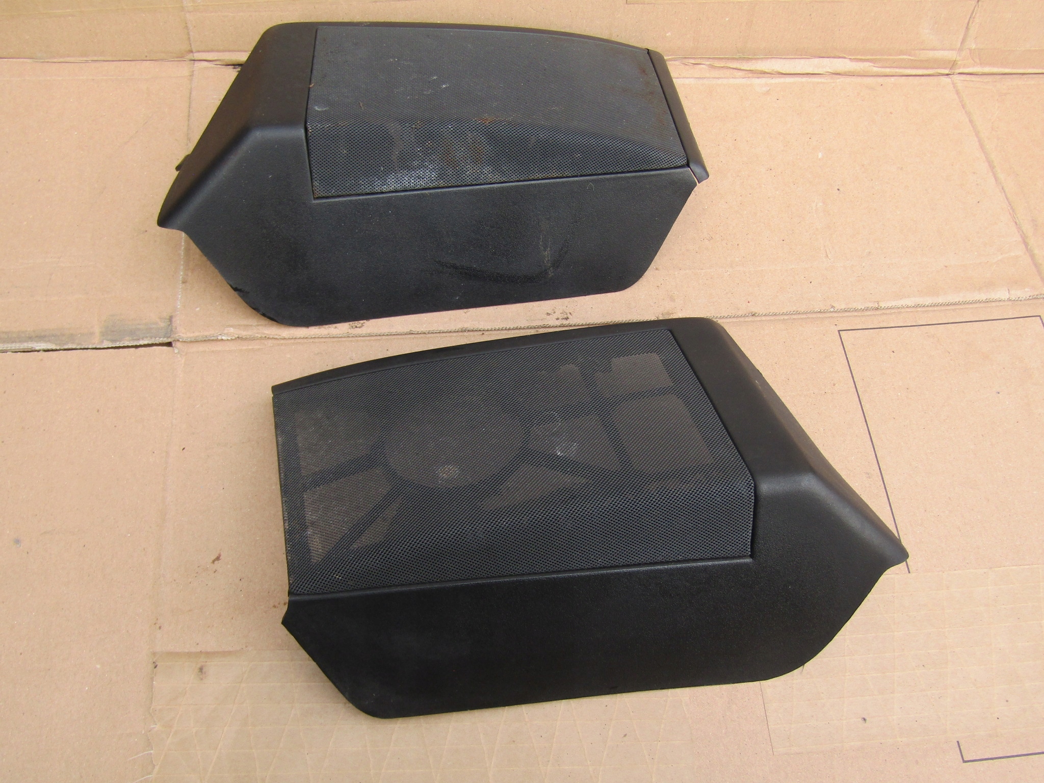 1246902730 1246902830 - 1 MERCEDES W124 крышка решетки динамика полки