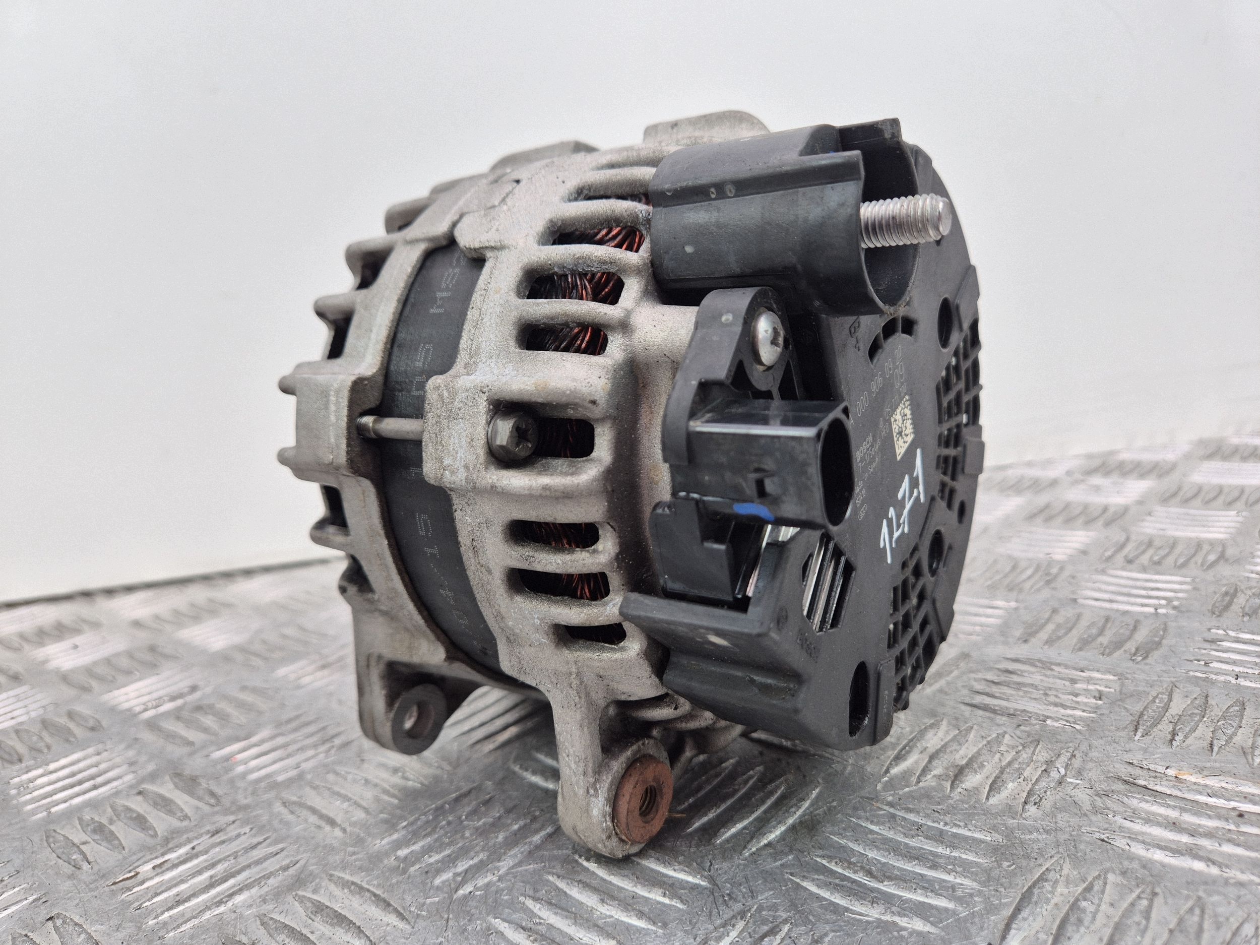 Mercedes E250 W213 2.0 Alternator A0009060922