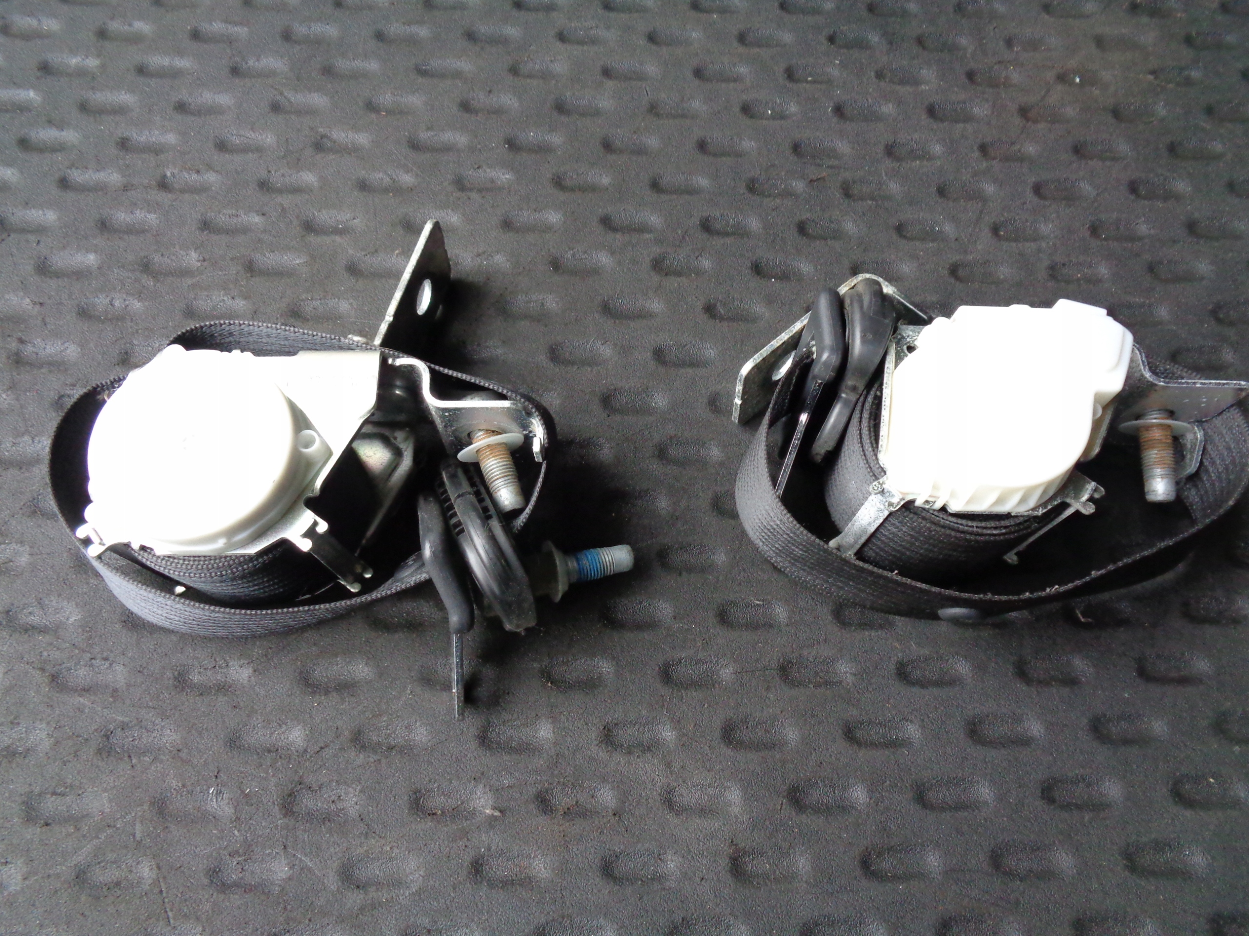 PAS TYL TYLNY PRAWY LEWY JEEP CHEROKEE KK