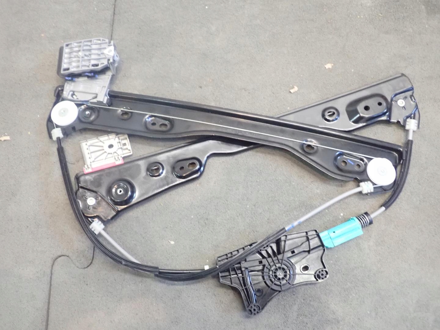 window regulator left front TESLA Y 2020