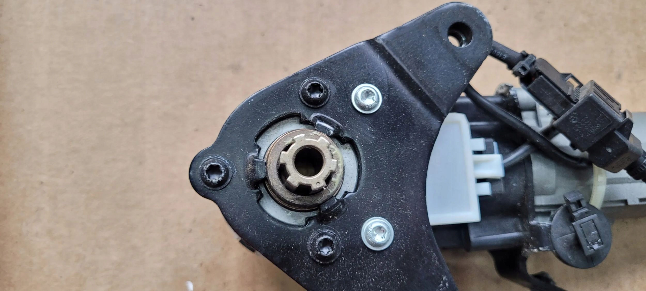 A7 4G damper bonnet electrical left rear part 4G8827851B