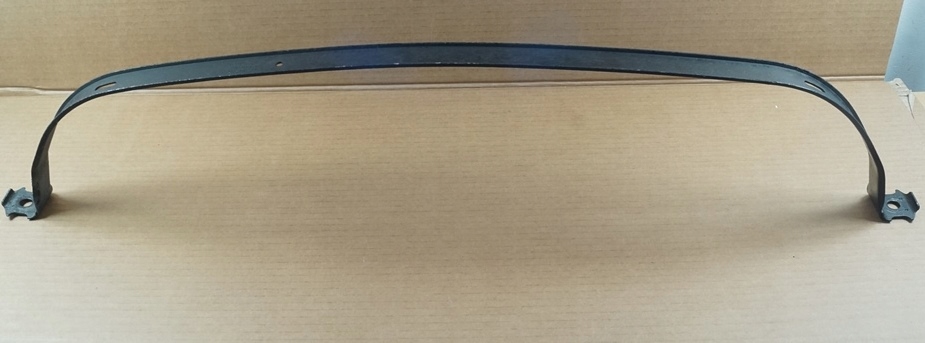 8A0201654F - Кришка хомута паливного бака Audi 80 B4