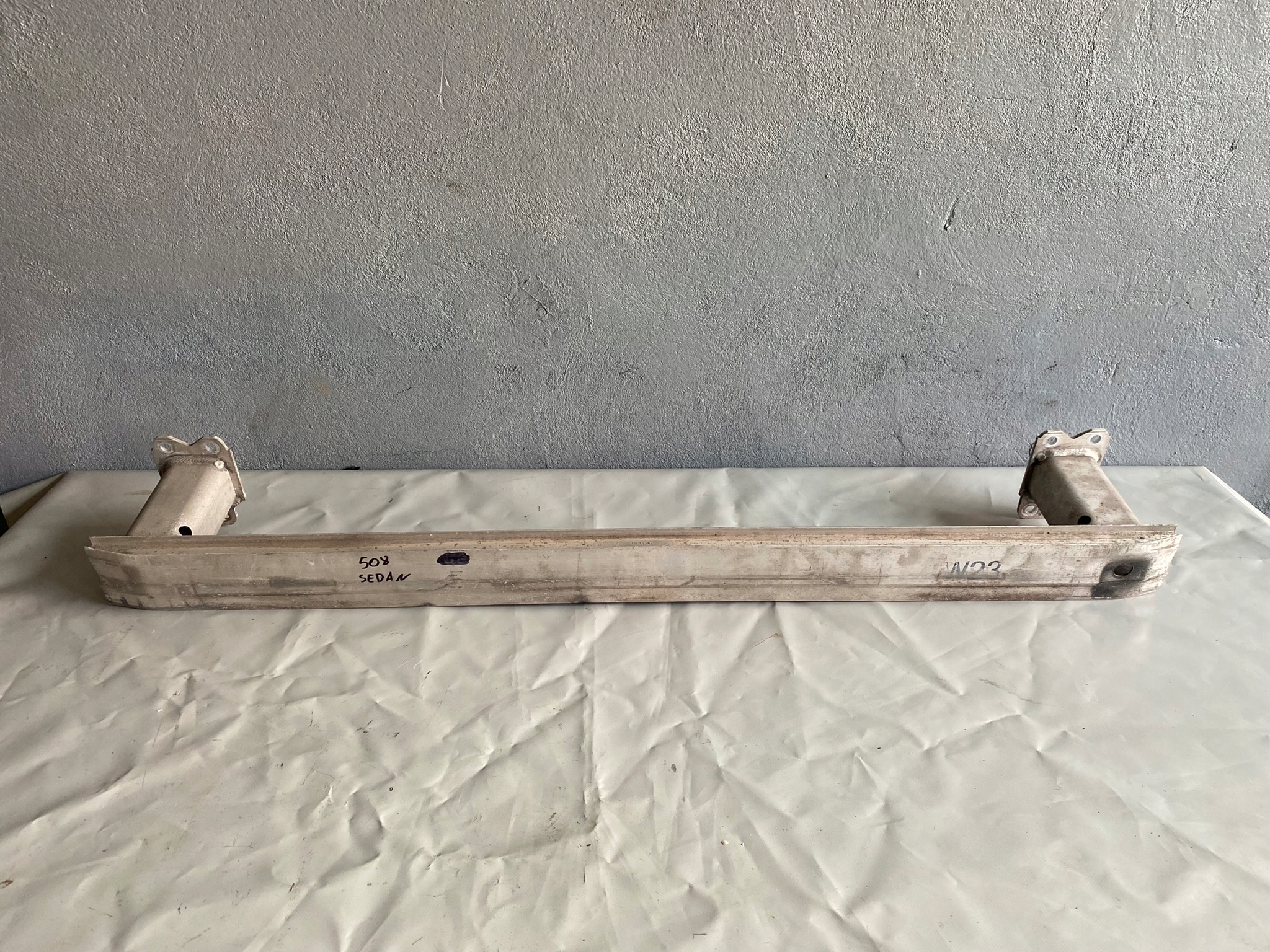 BELKA POD ZDERZAK TYŁ PEUGEOT 508 I 11R SEDAN Strona zabudowy tył