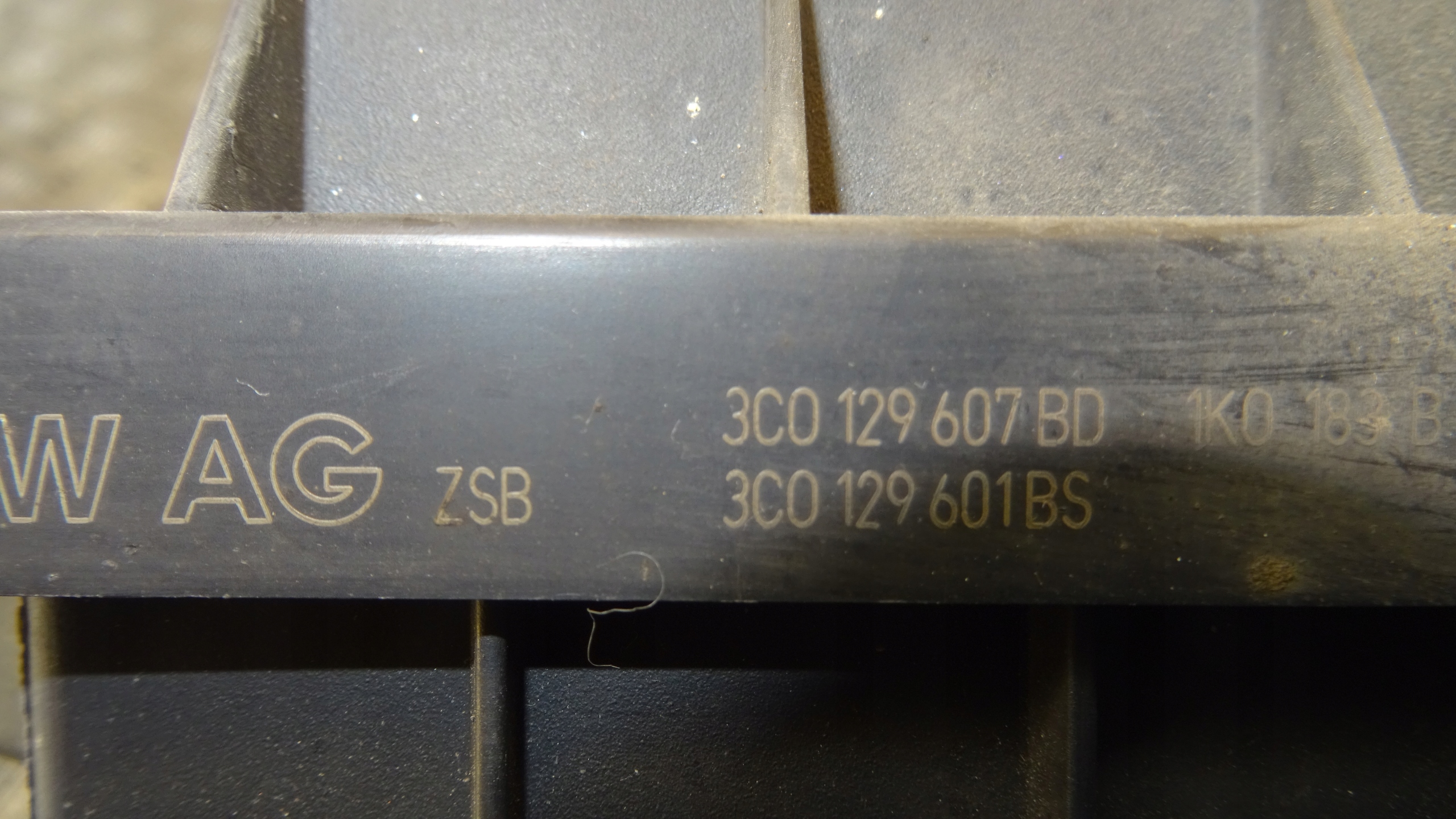 SEAT OE 3C0129607BD poklopač filtera zračni