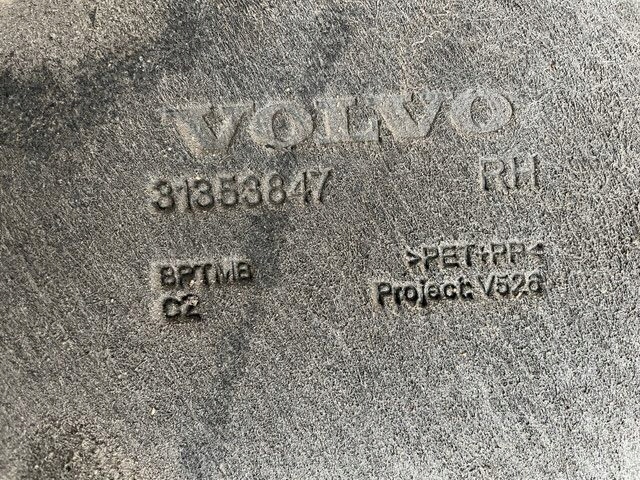 VOLVO XC90 II - mudguard rear. right rear part
