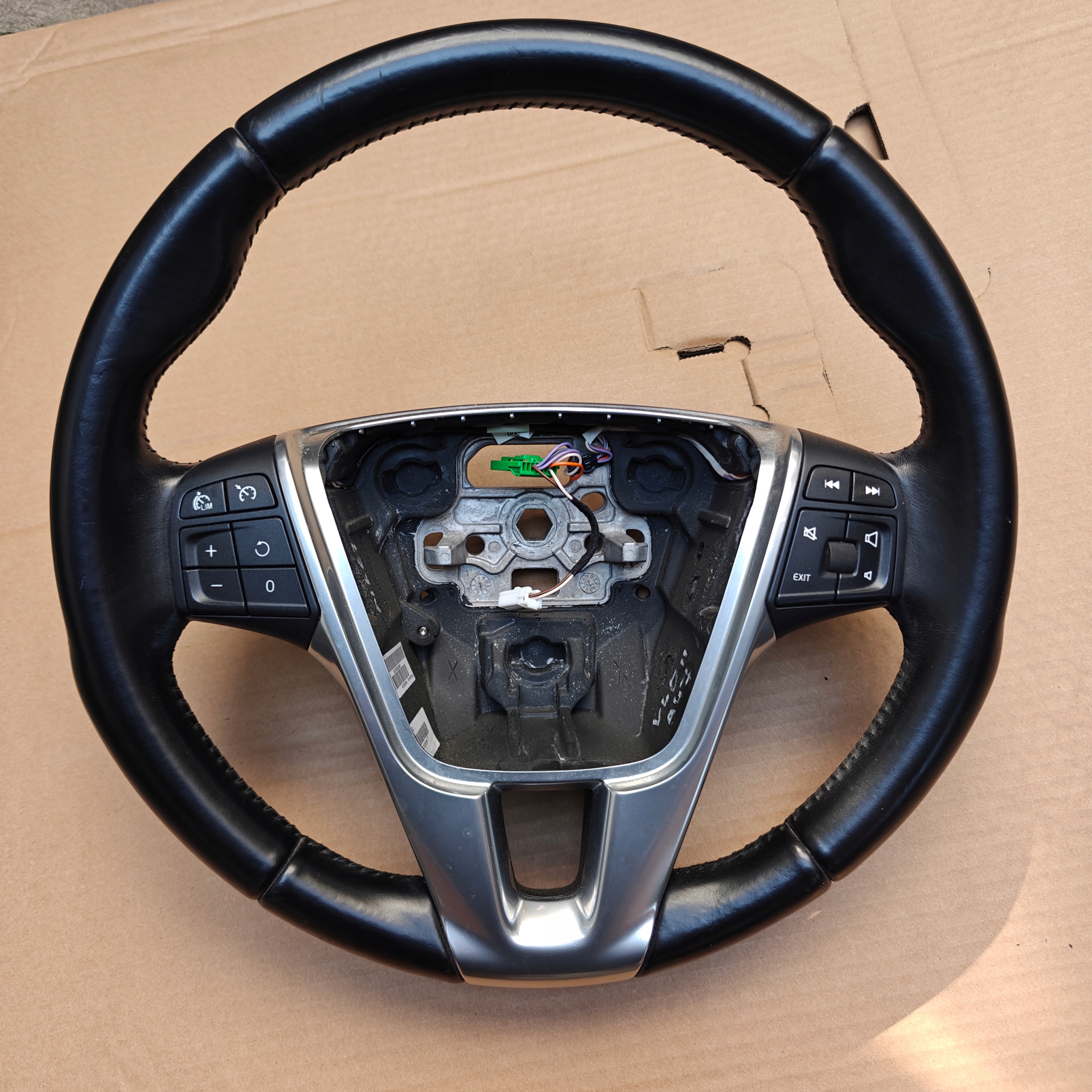 VOLVO V40 II KIEROWNICA MULTIMEDIALNA SKÓRA