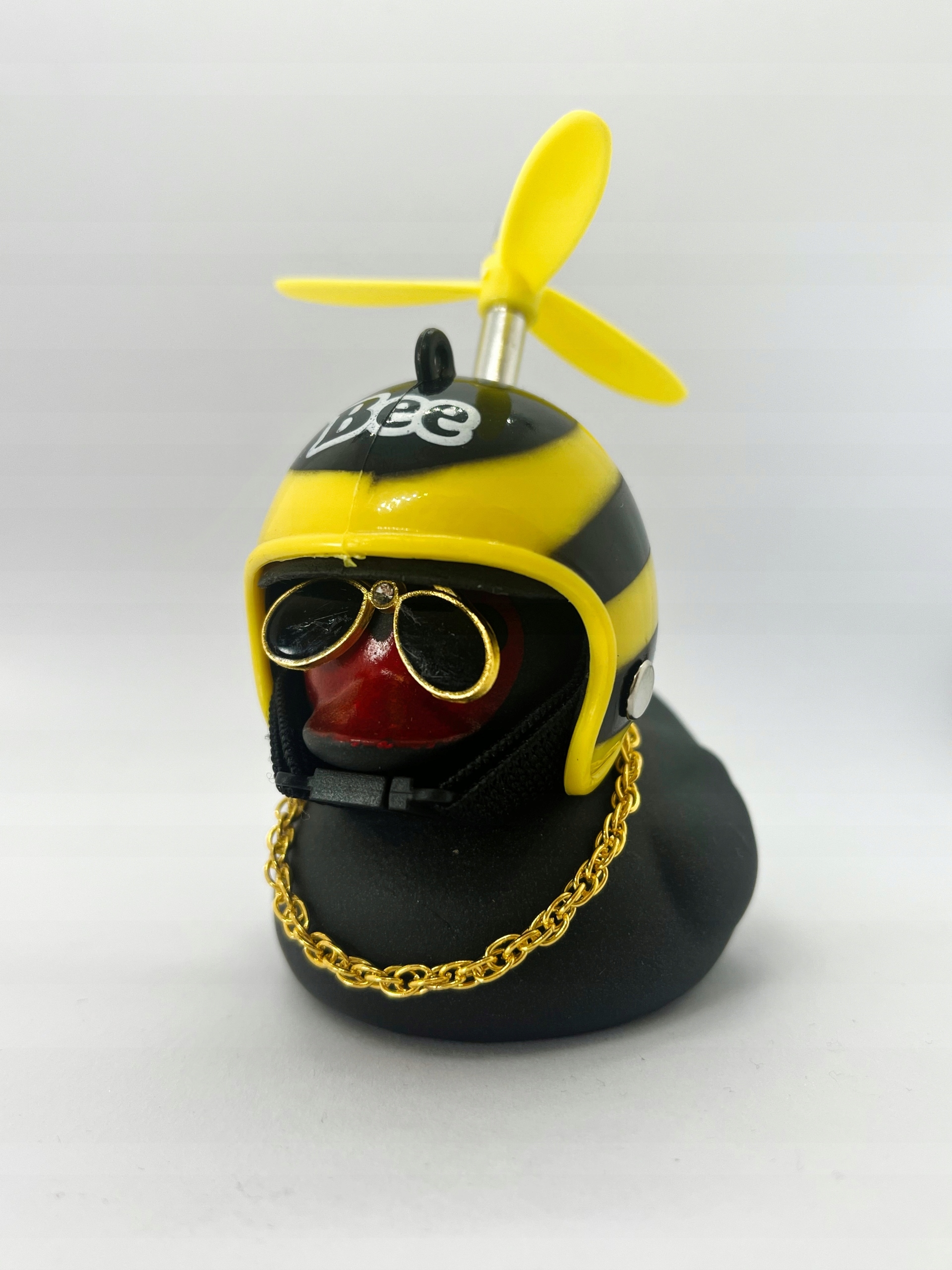 GUMOWA KACZKA DO SAMOCHODU W KASKU KACZUSZKA NA DESKĘ ZE ŚMIGŁEM OKULARAMI EAN (GTIN) 5900531099847