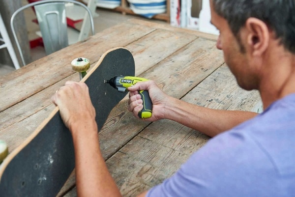 RYOBI ERGO A2 WKRĘTAK AKUMULATOROWY WKRĘTARKA ŚRUBOKRĘT NA PREZENT Kod producenta 5133003409