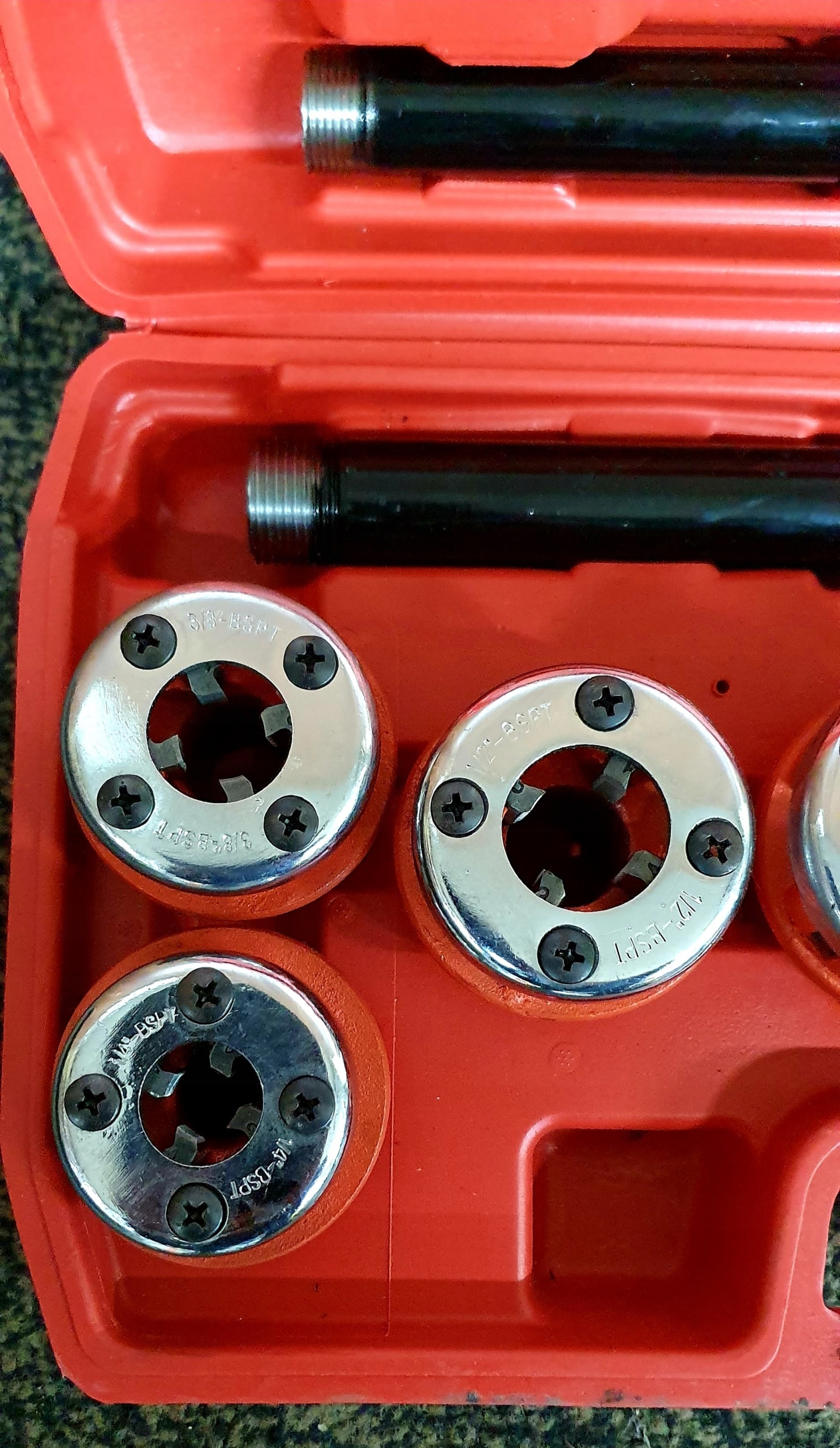 MOCNA GWINTOWNICA RĘCZNA DO RUR NARZYNKI 6 SZTUK Marka inna