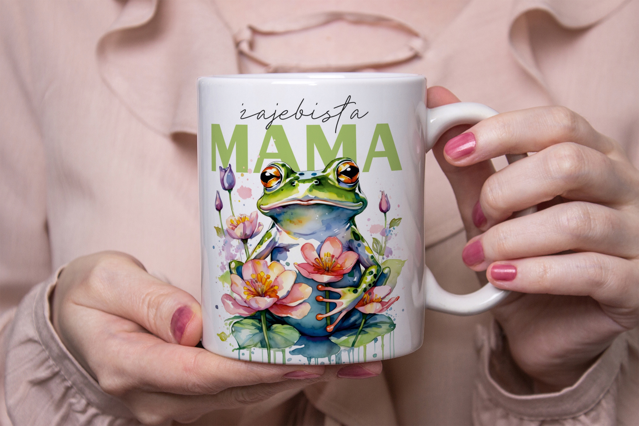 KUBEK PODUSZKA NA DZIEŃ MATKI MAMY - ZESTAW - PREZENT ŻAJEBISTA ŻABA MAMA Tematyka, motyw POSZEWKA Z MOTYWEM ŚWIĄT ŚWIĘTA WIELKANOCNE WIELKANOC WYSTRÓJ DOMU WNĘTRZA WIOSNA ZAJĄC KRÓLIK KWIATY PREZENT UPOMINEK ZESTAW DO DOMU