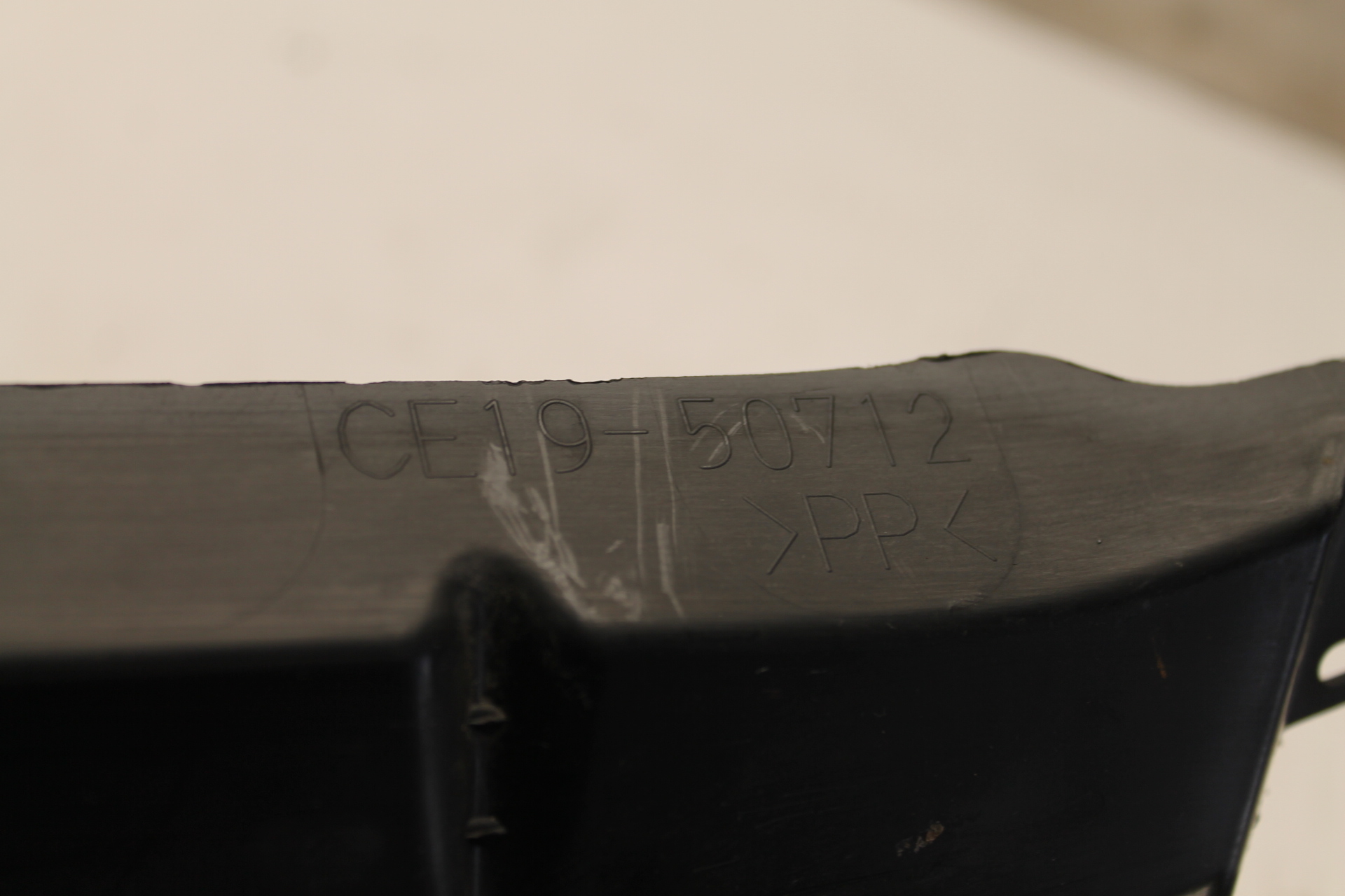 mazda 5 PREMACY 05R- решетка радиатора