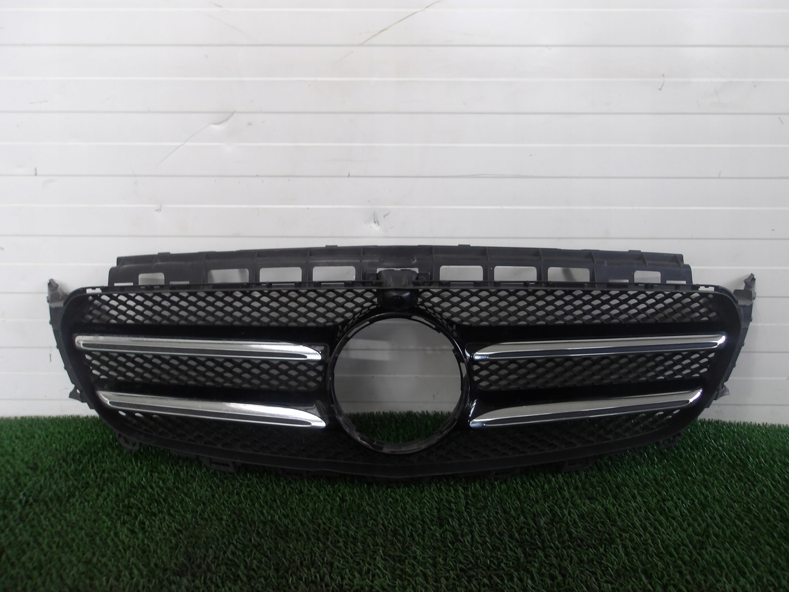 MERCEDES E-KLASA W213 16- grill grille front front below KAMERE OE