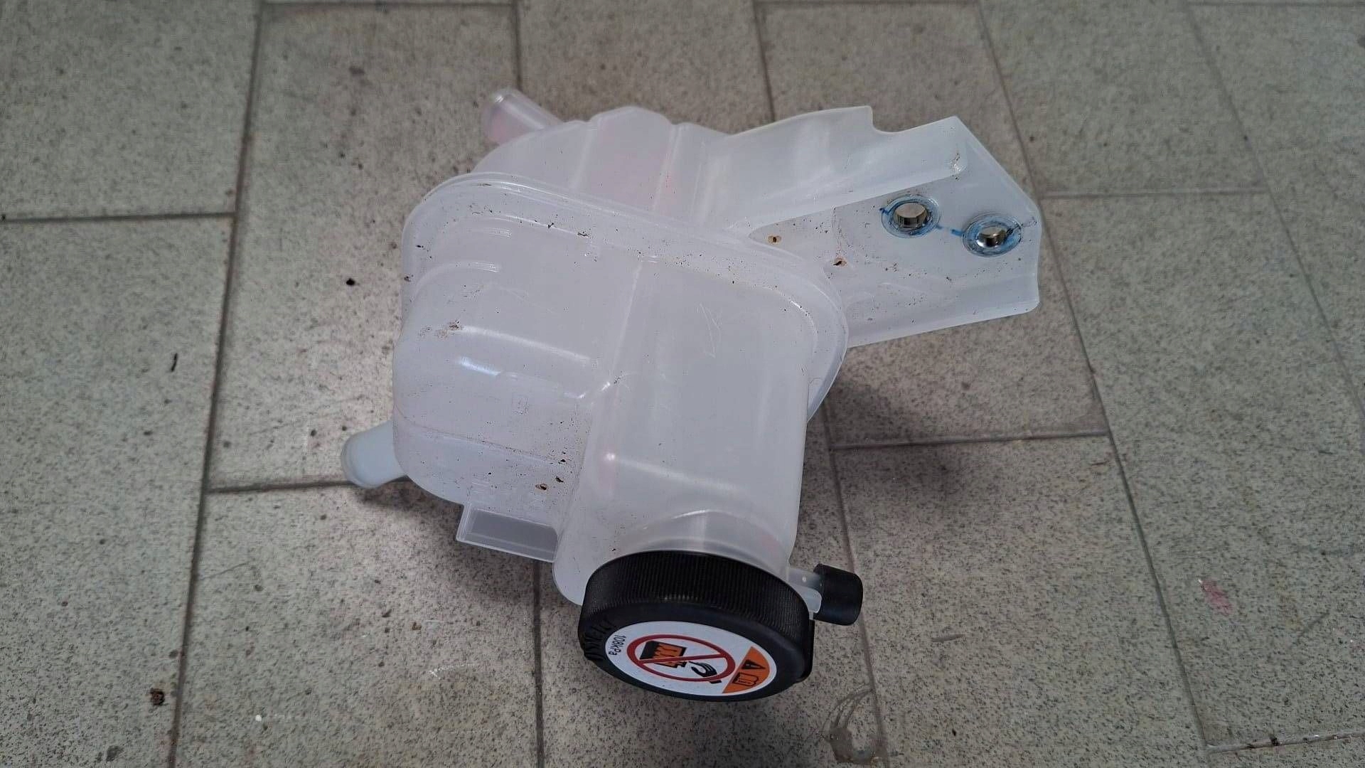 Réservoir eau Liquide Mazda 2 hybrid 2024r