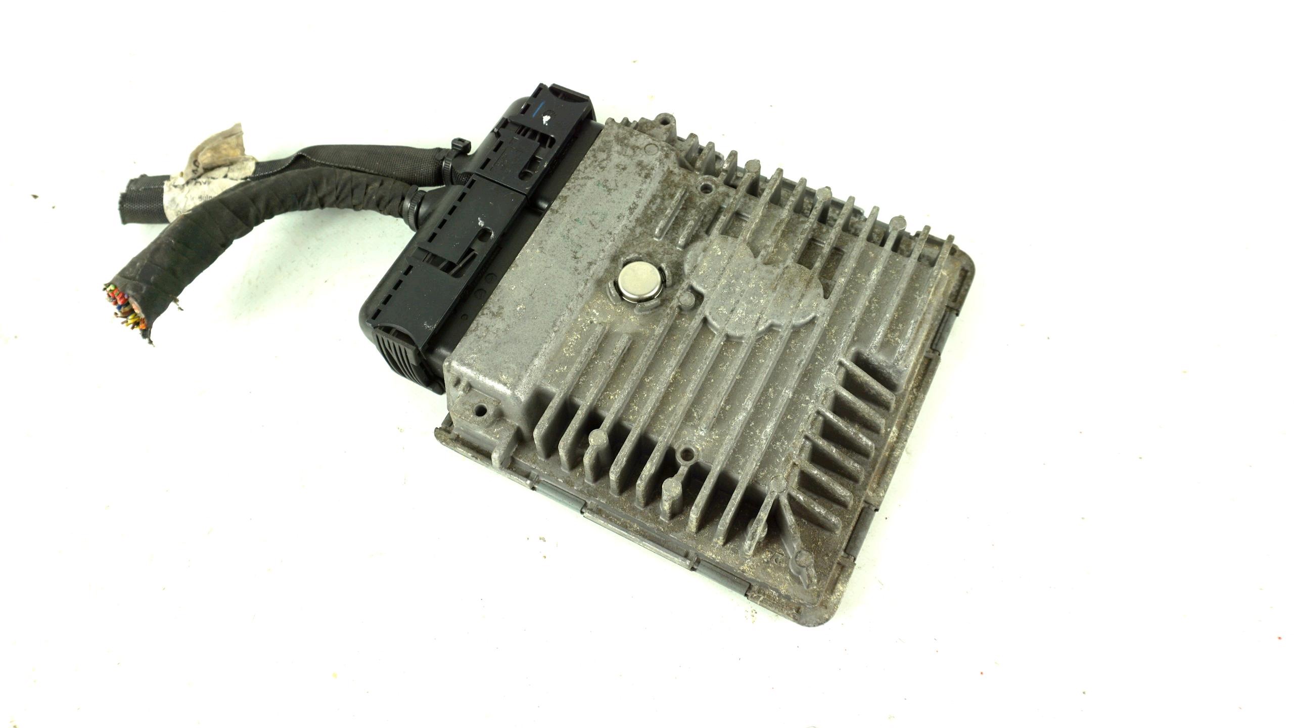 computer control unit of the engine VW CADDY 3 III 1.6 TDI 03L906023PC 5WP42937 AA