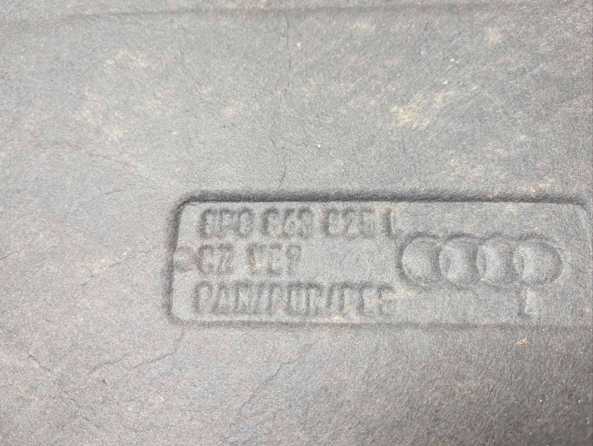 Insonorisation du capot Moteur Audi A3 8P 2nd facelift 2011 8P0863825L