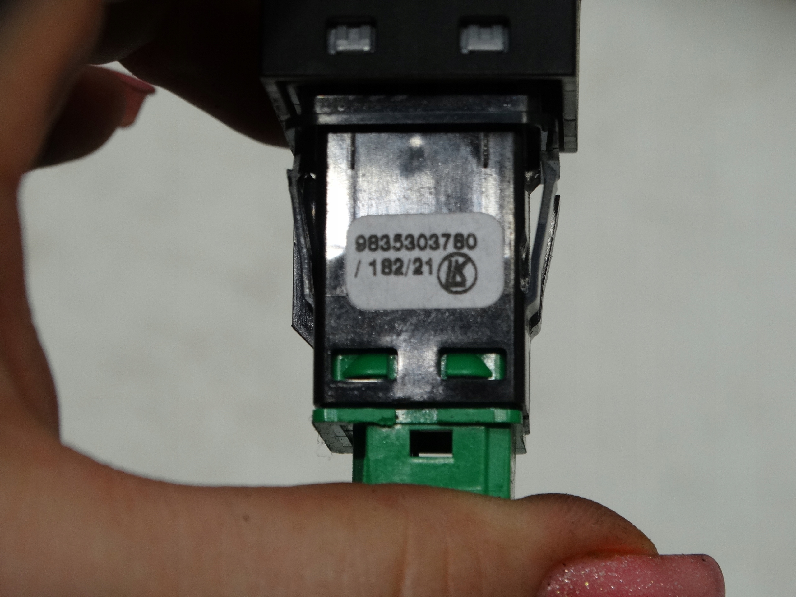 switch of a lock central CITROEN C4 III 20R.- 9835303780